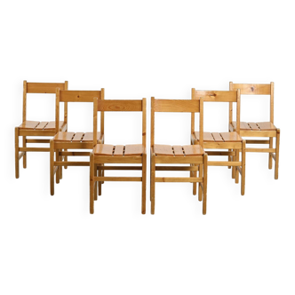 Suite de six chaises en pin massif par Maison Regain <