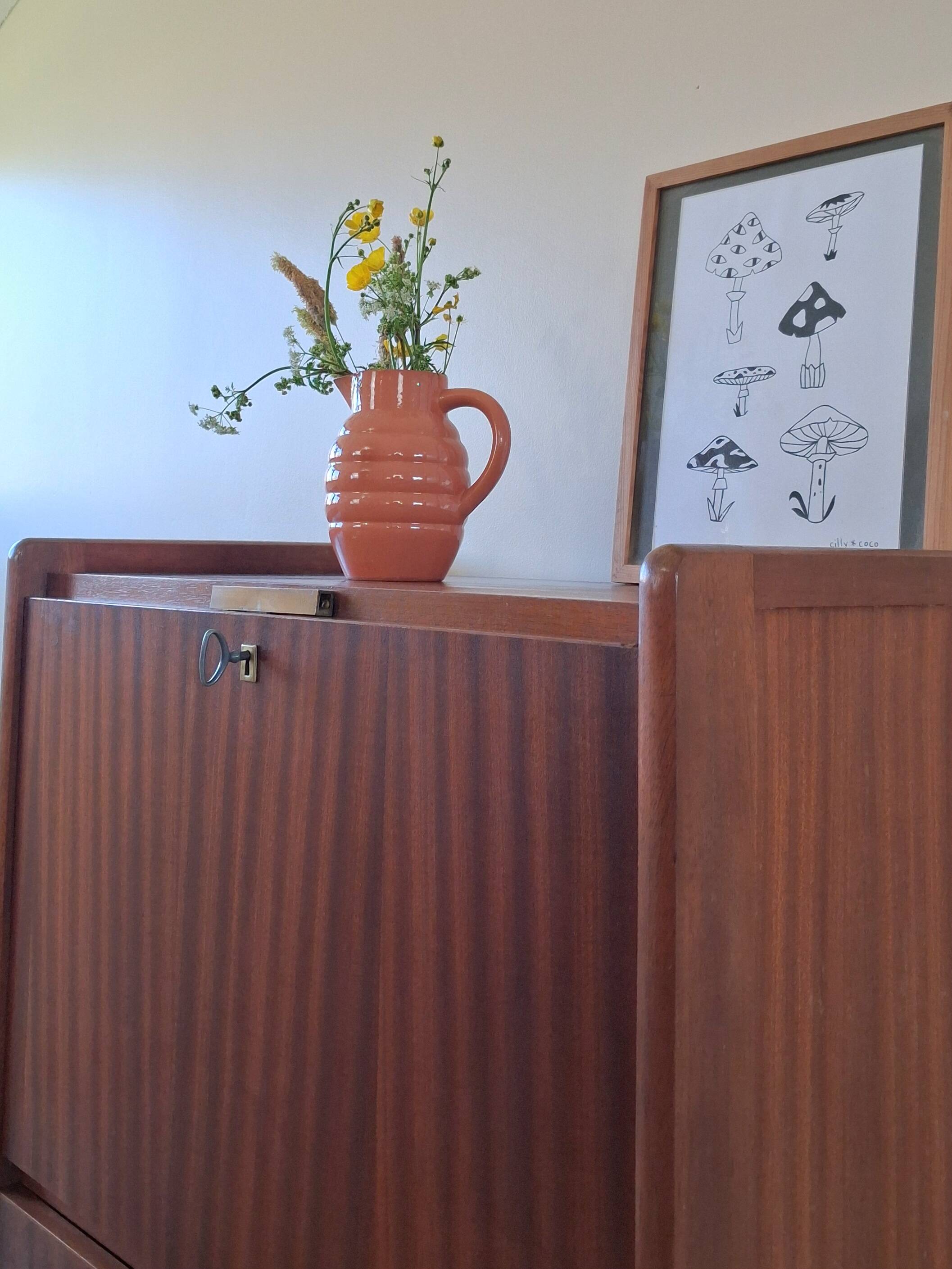 Scandinavian secretary