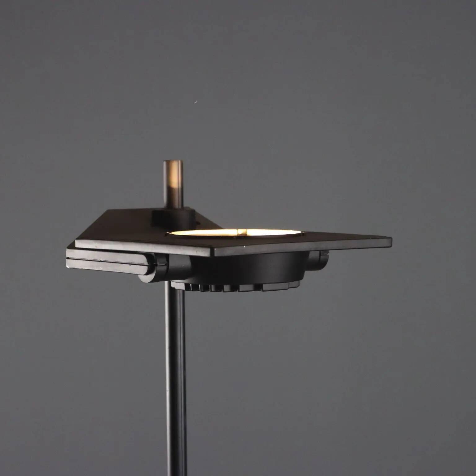 Lampadaire vintage Valenti en fonte et métal, Italie, années 1980