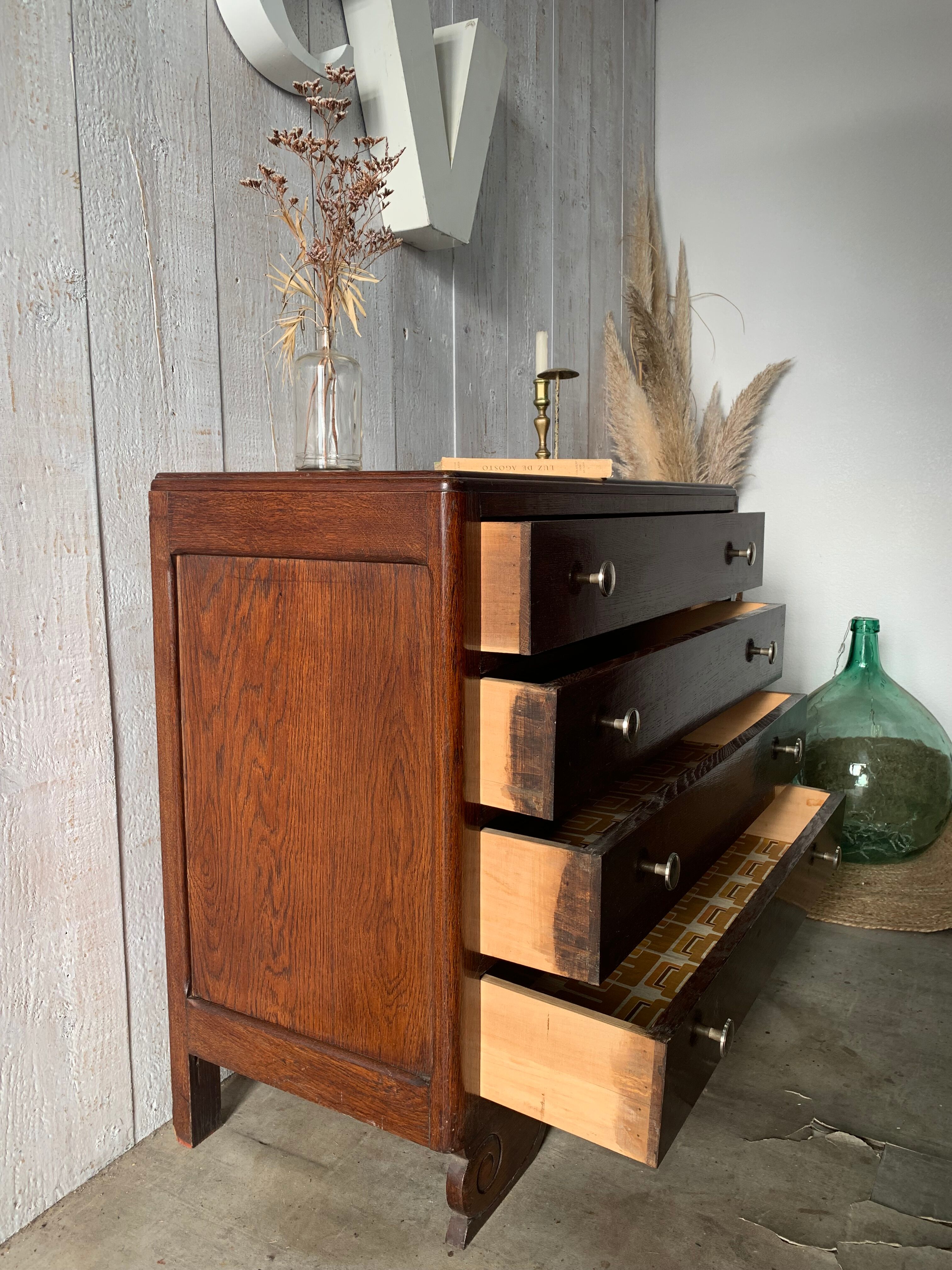 Art deco chest of drawers