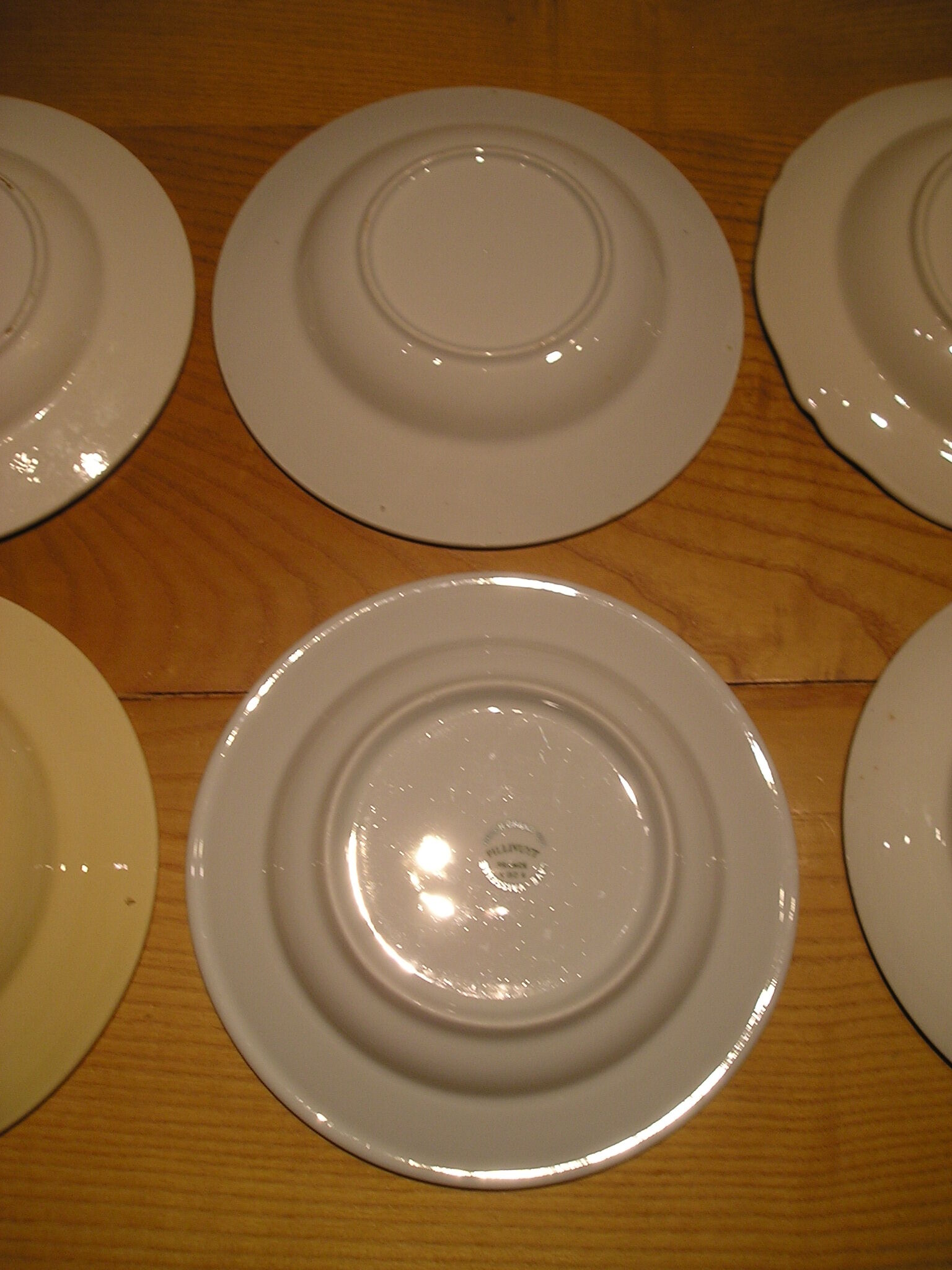 Set of 6 different hollow plates