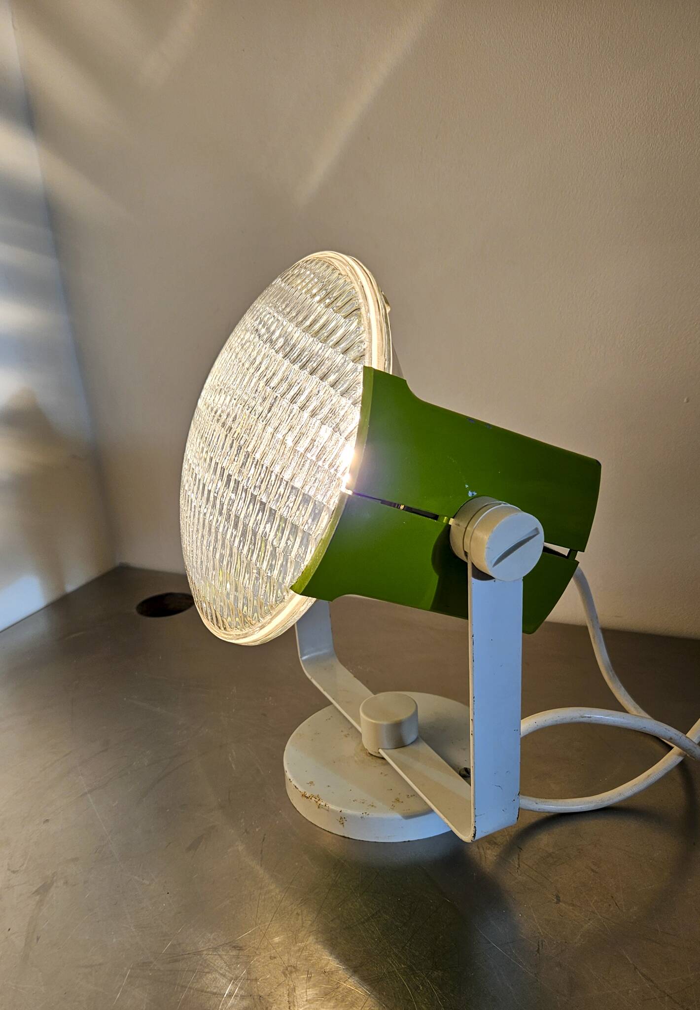 Spot vintage design 1970s apple green LITA