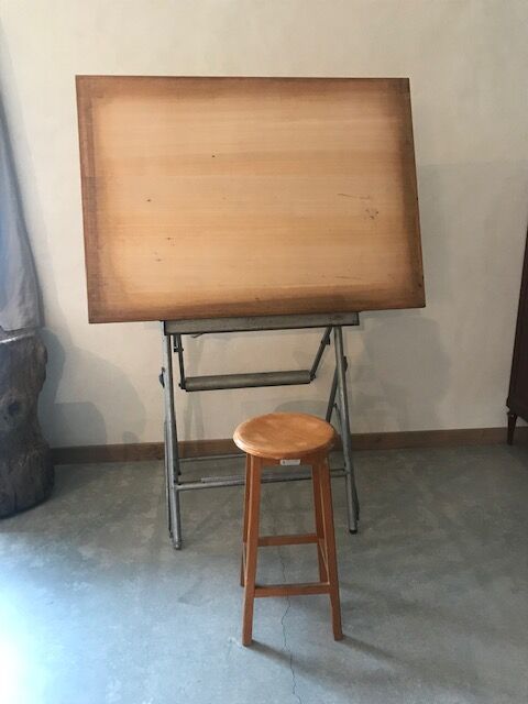 Unic drawing table with stool