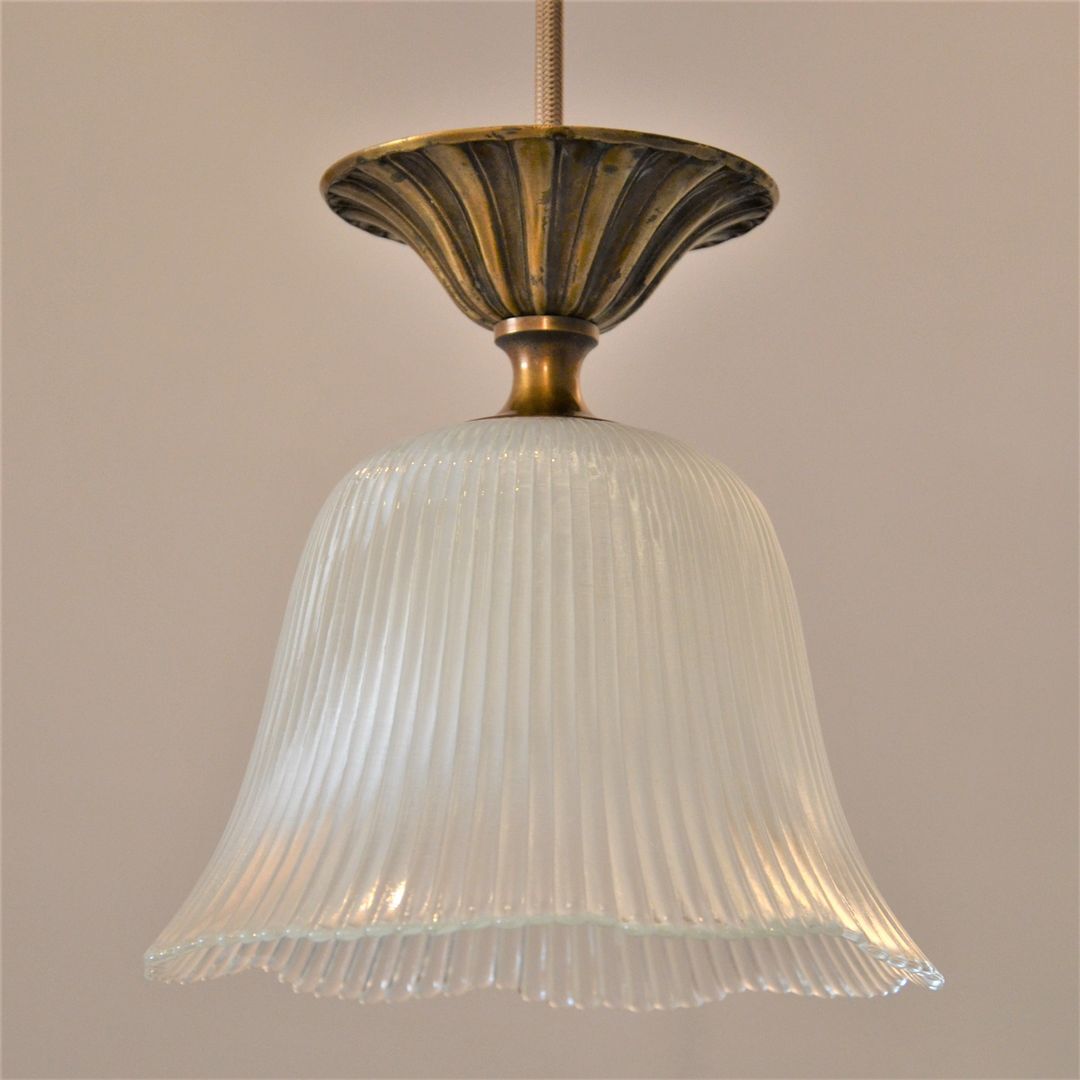 Suspension in striated glass and gilded metal