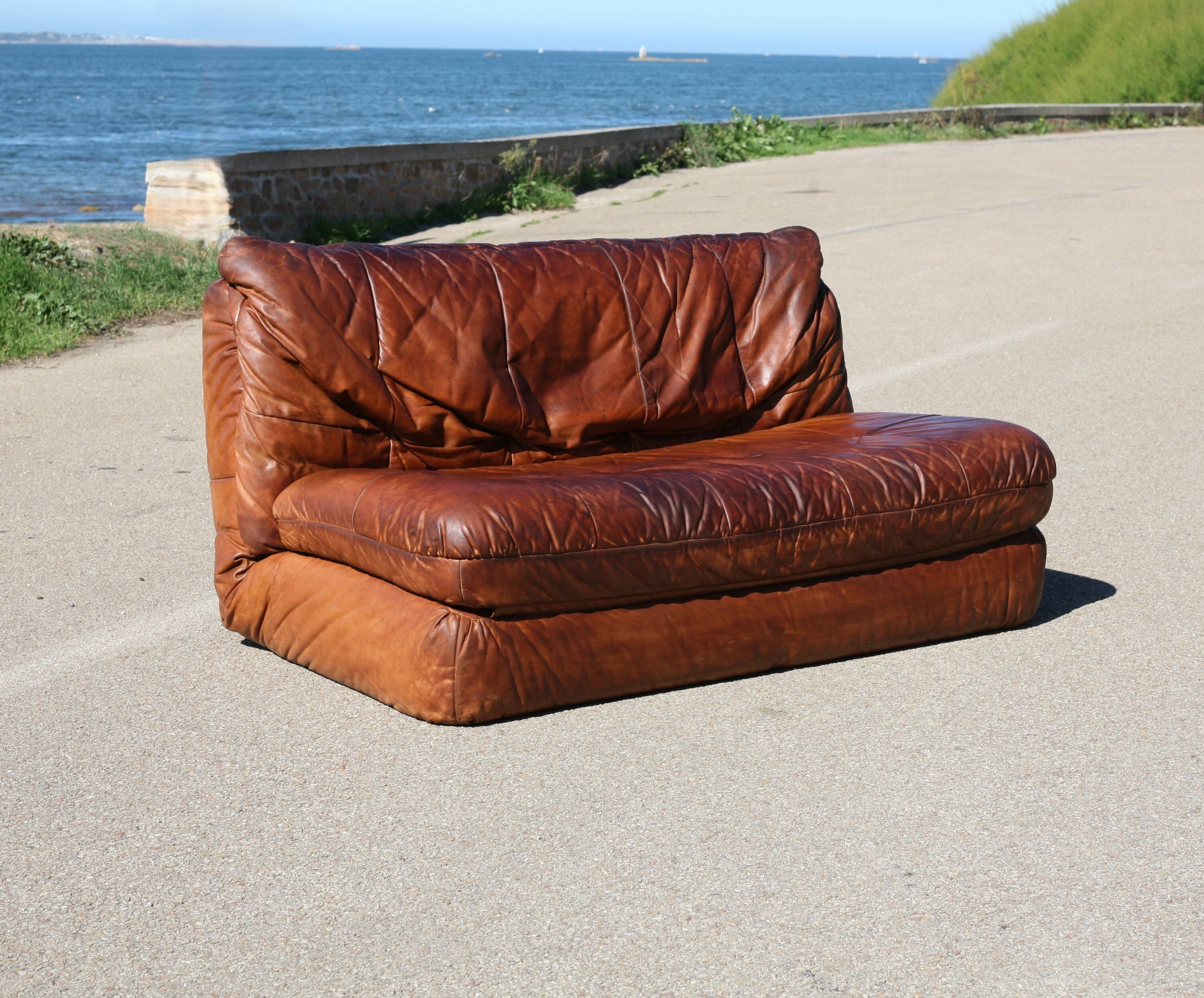 Canapé cuir vintage années 70 convertible