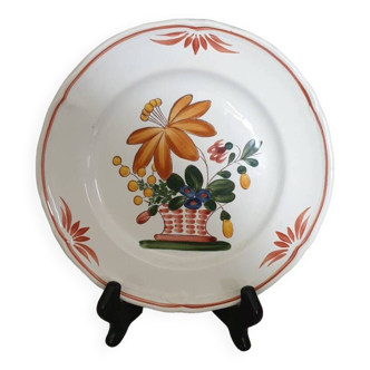 Deep plate with flower decoration