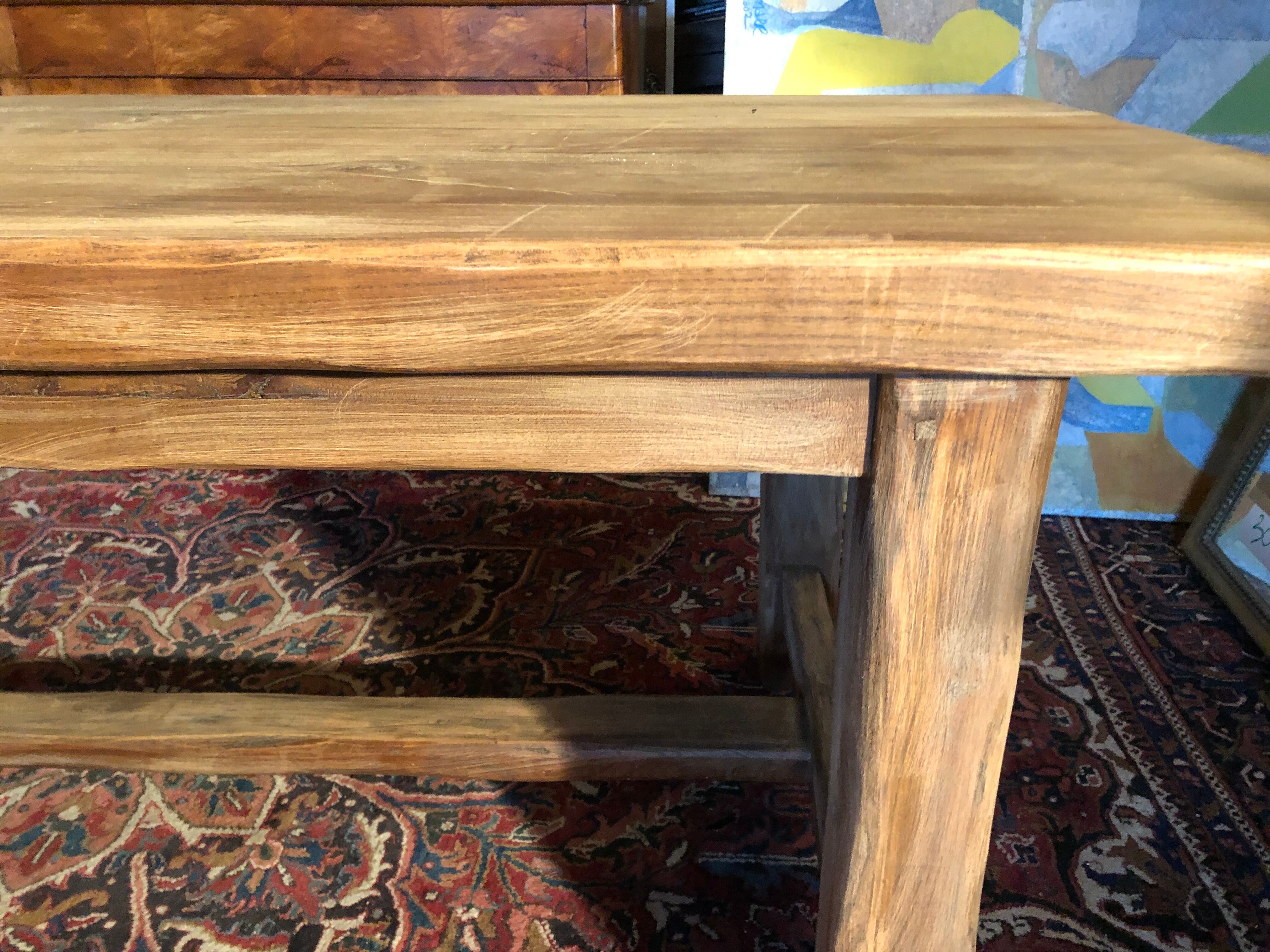 Massif oak farm table