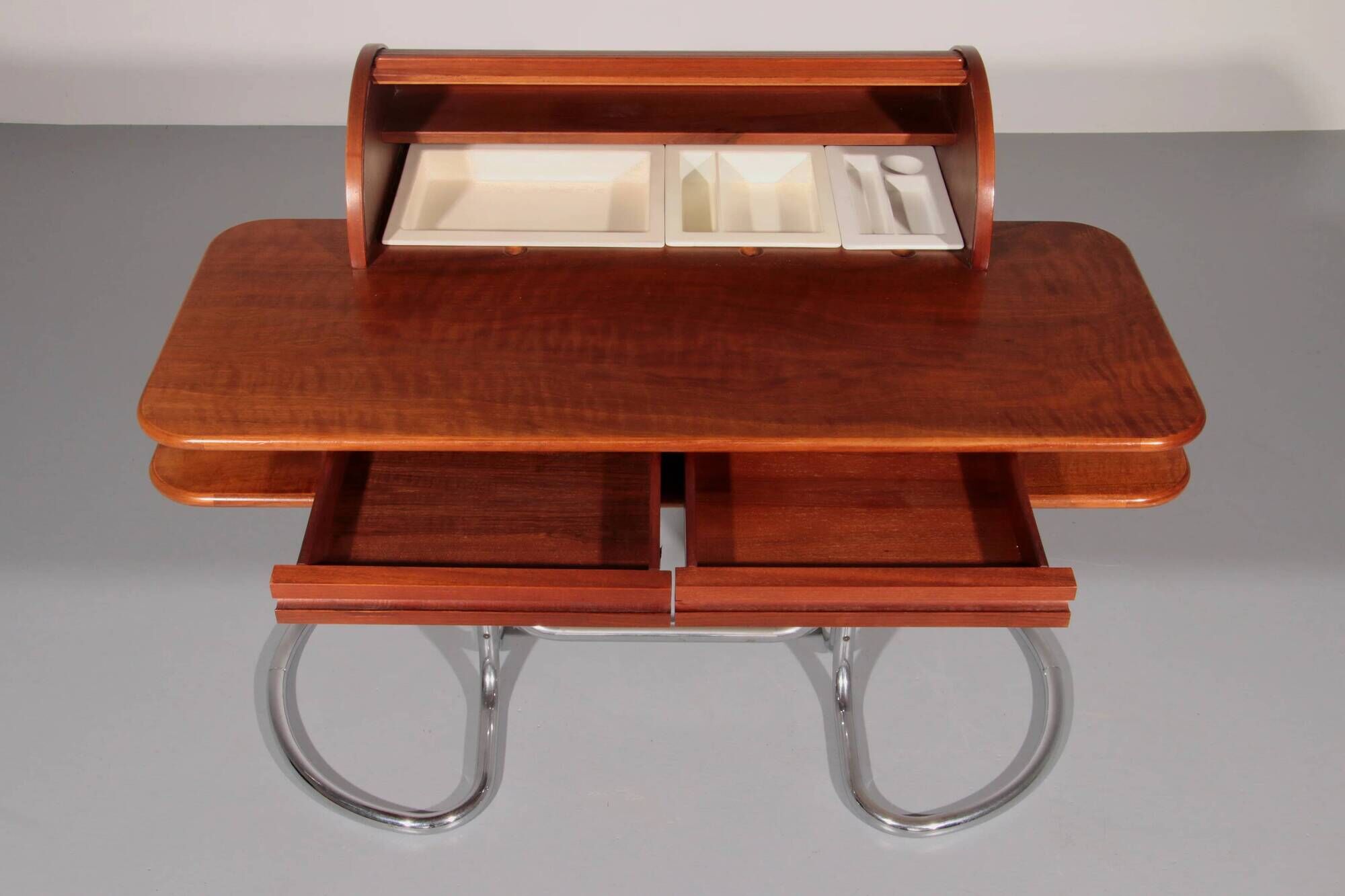 Italian design “Maia” walnut desk by Giotto Stoppino for Bernini, 1960s