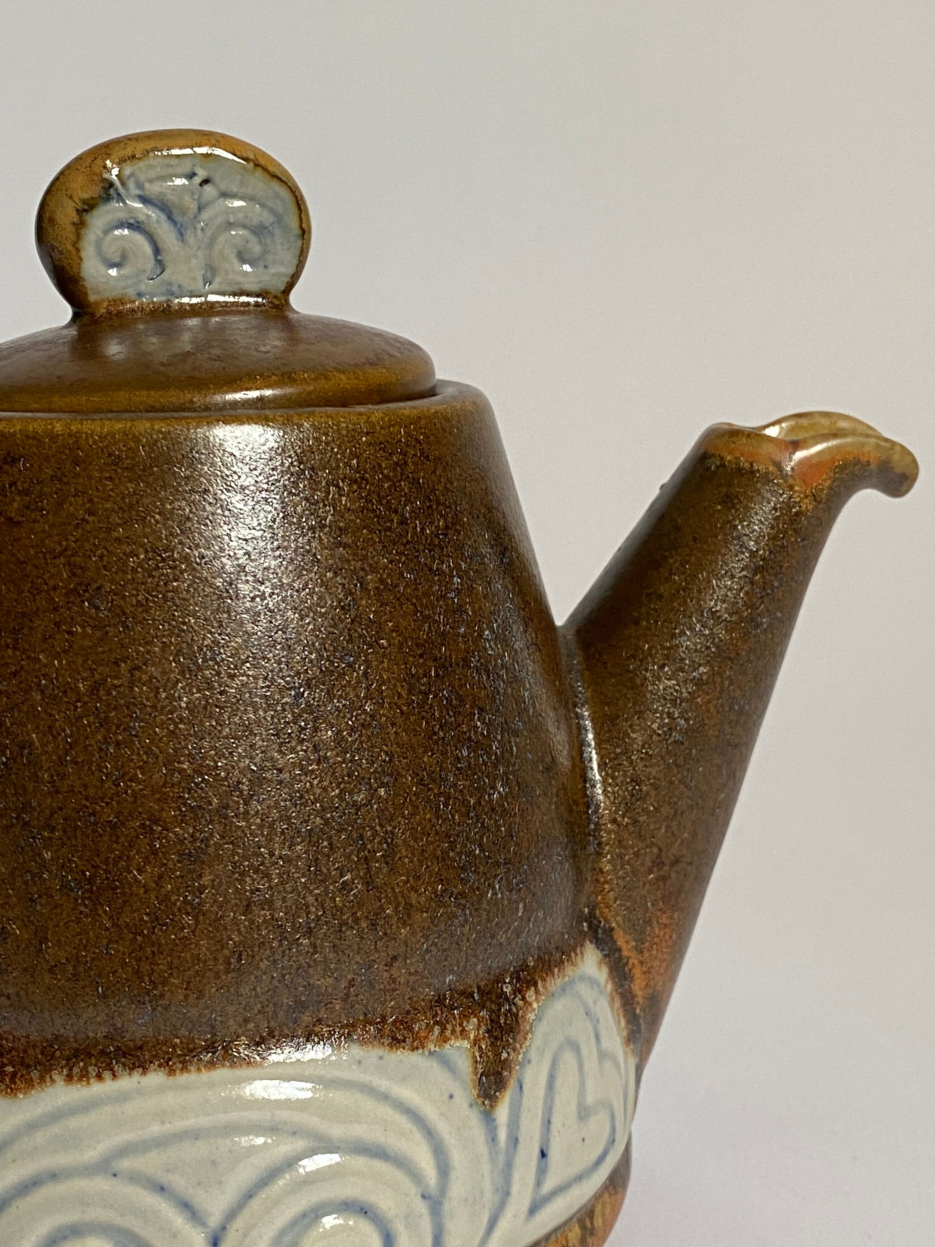 Theiere and milk jar thereof