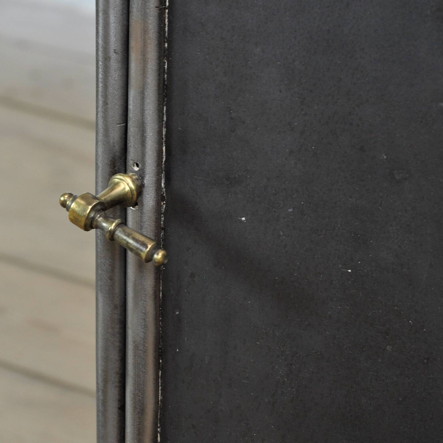 Table de chevet en fer, années 1910