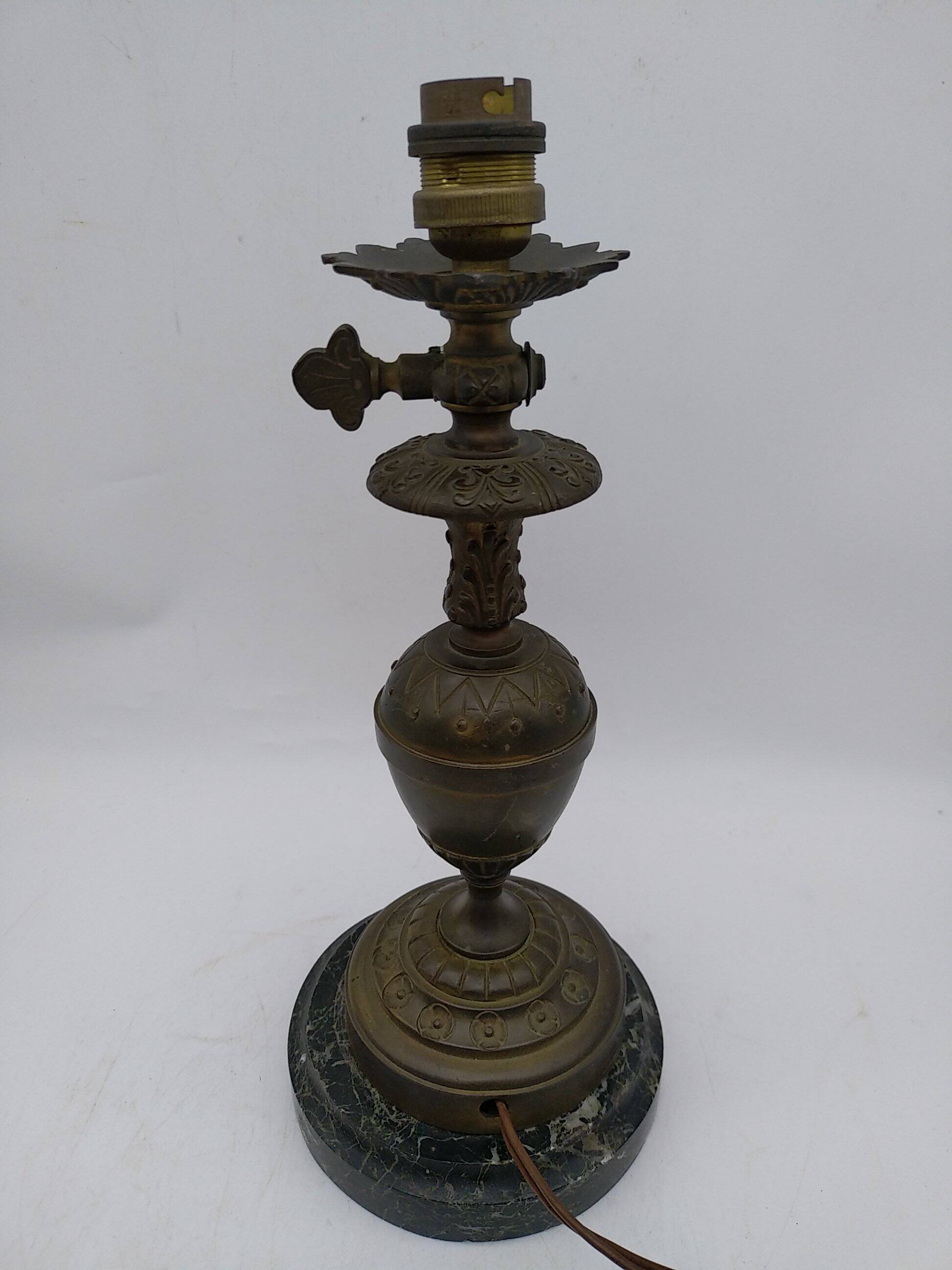 Bronze / brass lamp base, late 19th century.