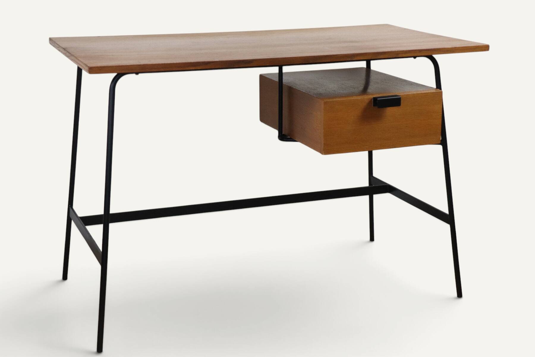 Bureau CM178 Pierre Paulin pour Thonet en chêne et métal noir – Années 1950