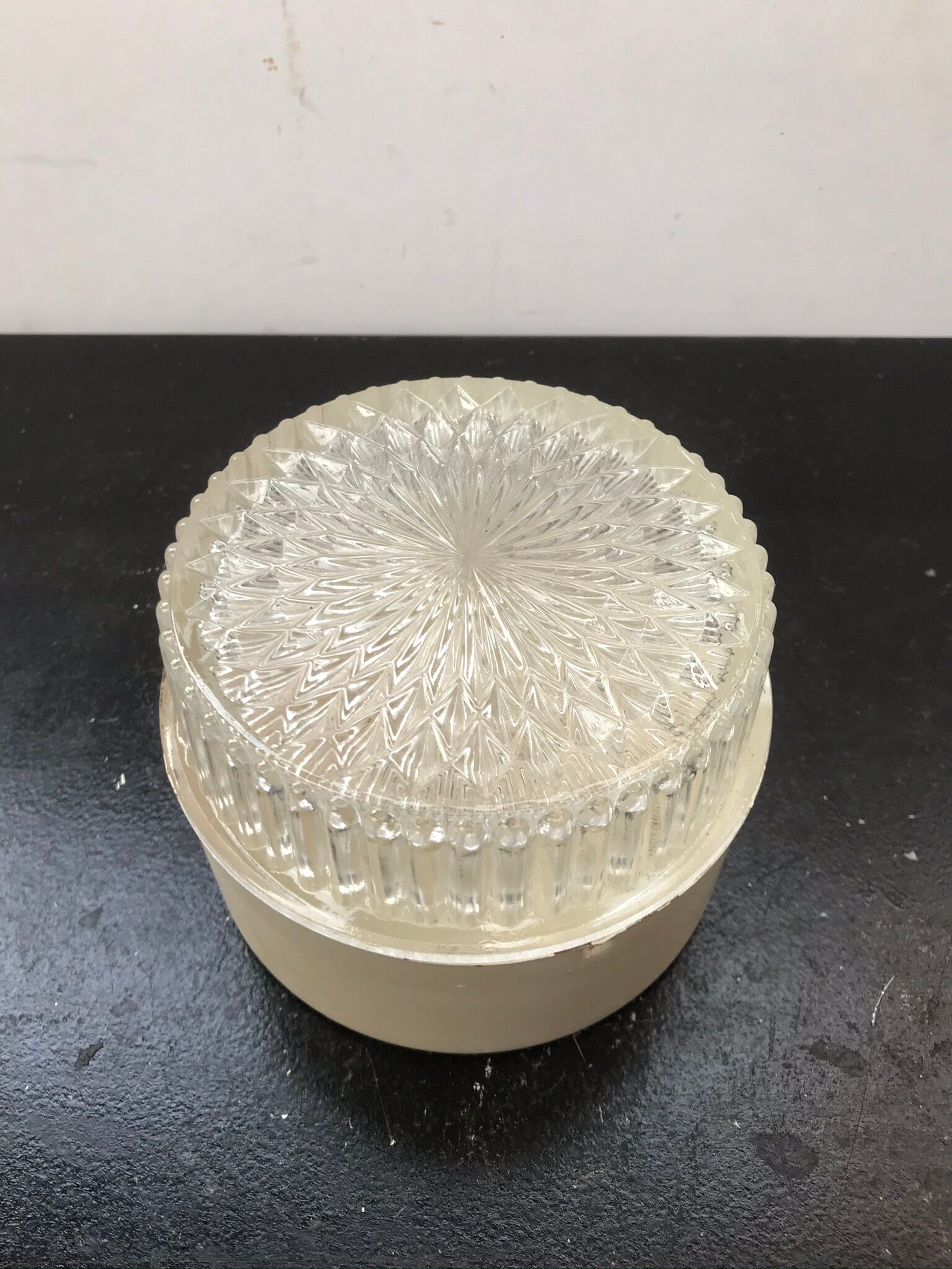 Plafonnier rond verre moulé
