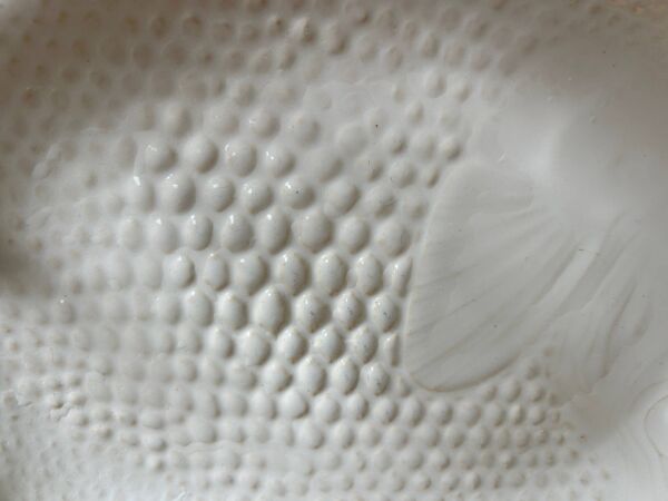 Service d'assiettes et plat en porcelaine poisson