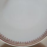 Tableware service of 14 pieces in white Limoges procelaine with patterns and golden edging