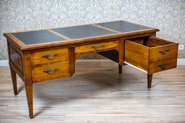 Bureau vintage Grand Ash d'avant-guerre avec garnitures en laiton, années 1930