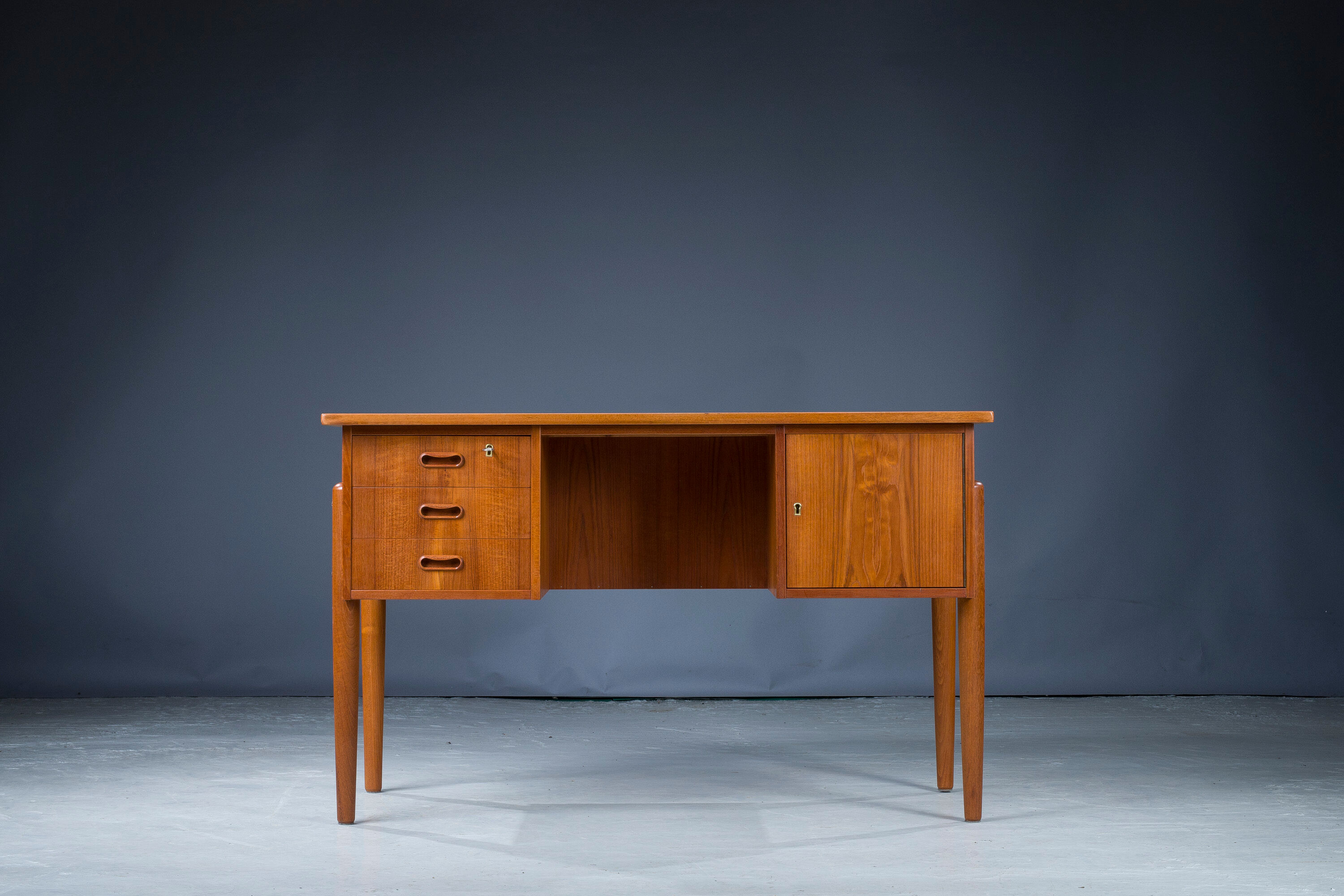 Danish teak desk, 1970s