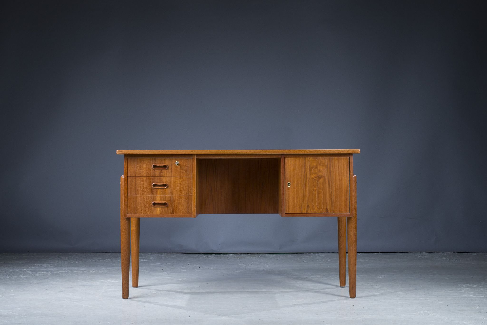 Danish teak desk, 1970s