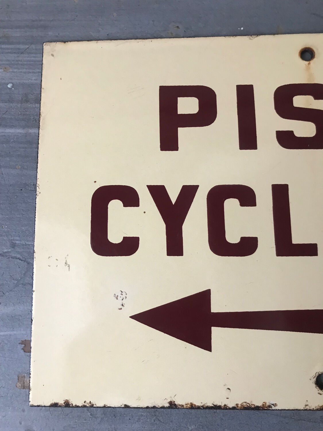 Enamelled plaque bike path