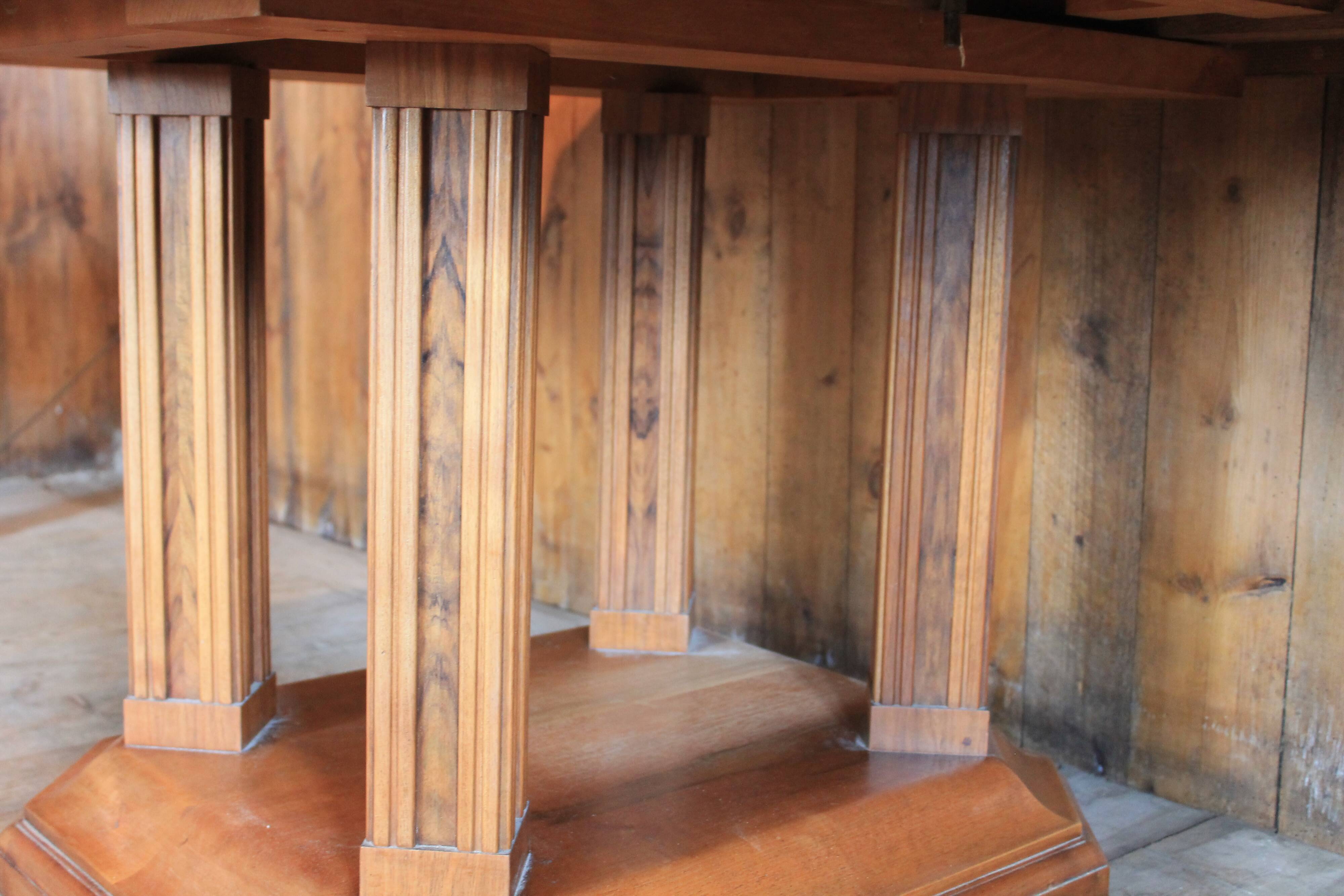 Art-deco extension table