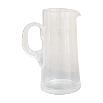 Carafe en verre soufflé, ciselé