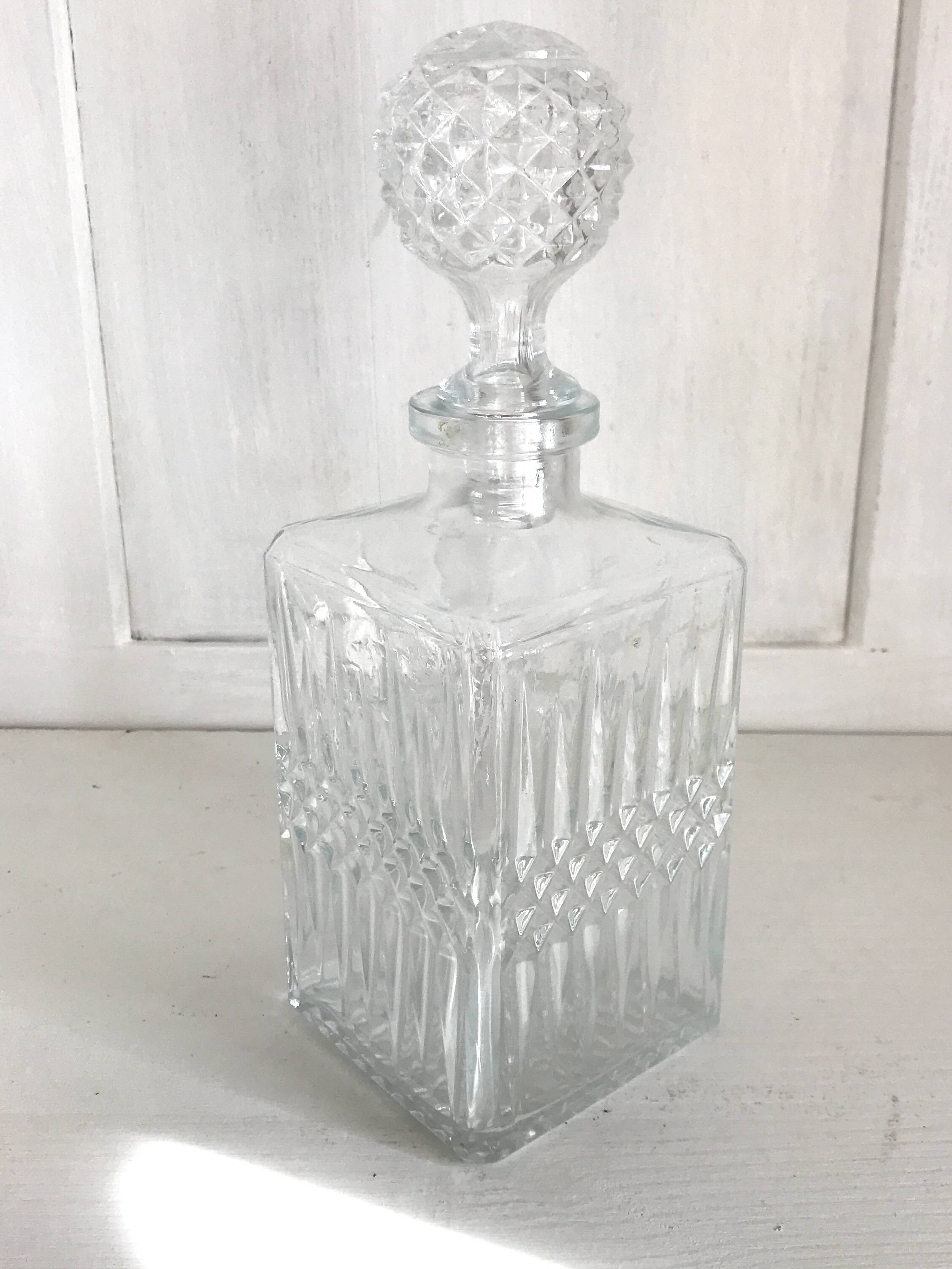 Glass whiskey decanter