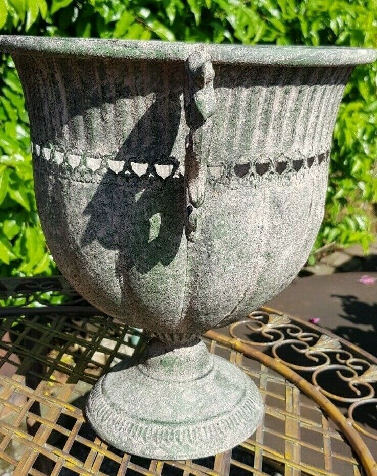 Medici vase in patinated iron