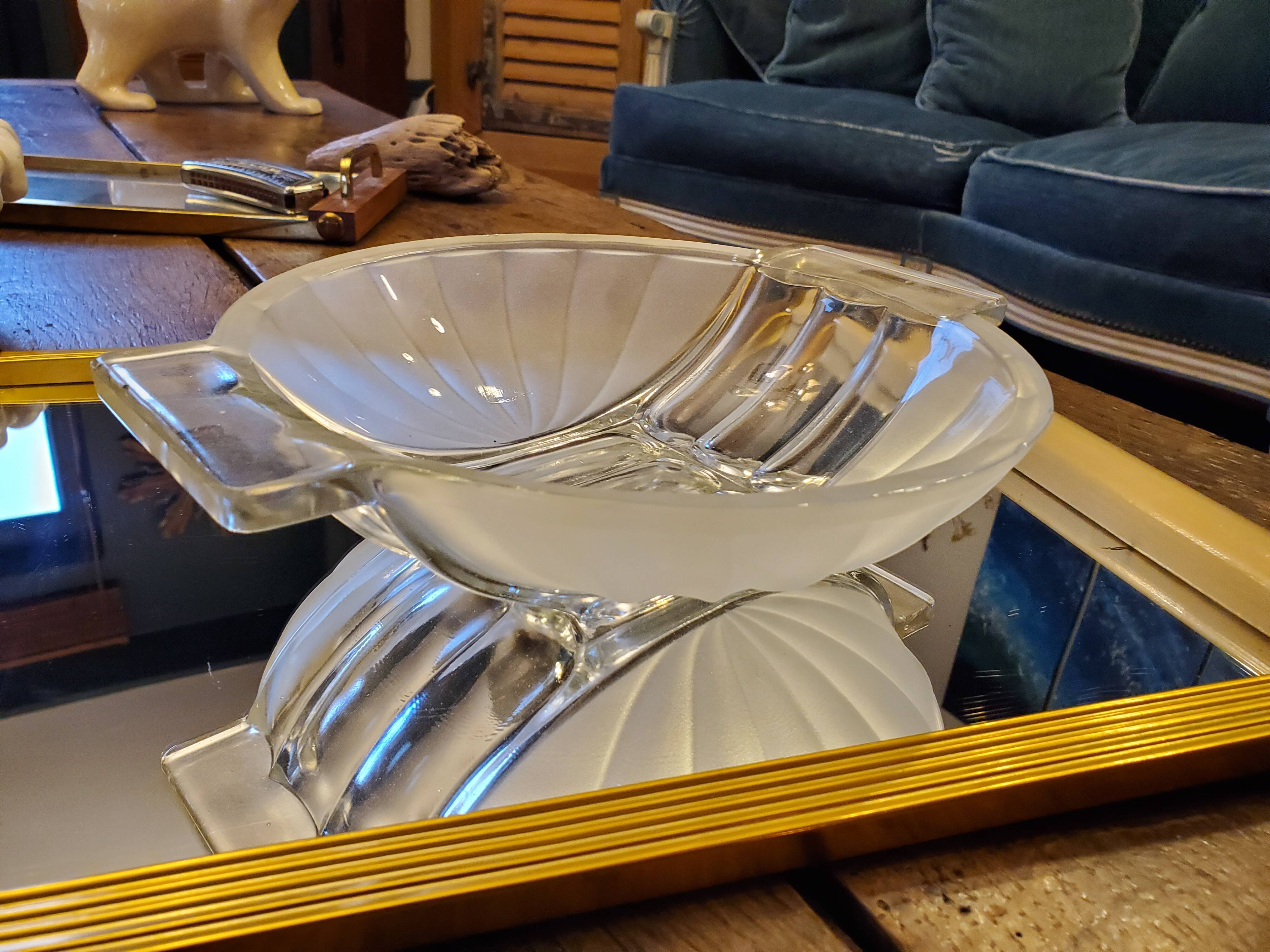 Empty art deco pocket