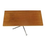 Table basse vintage avec plateau en bois et roulettes chromées, 90 cm