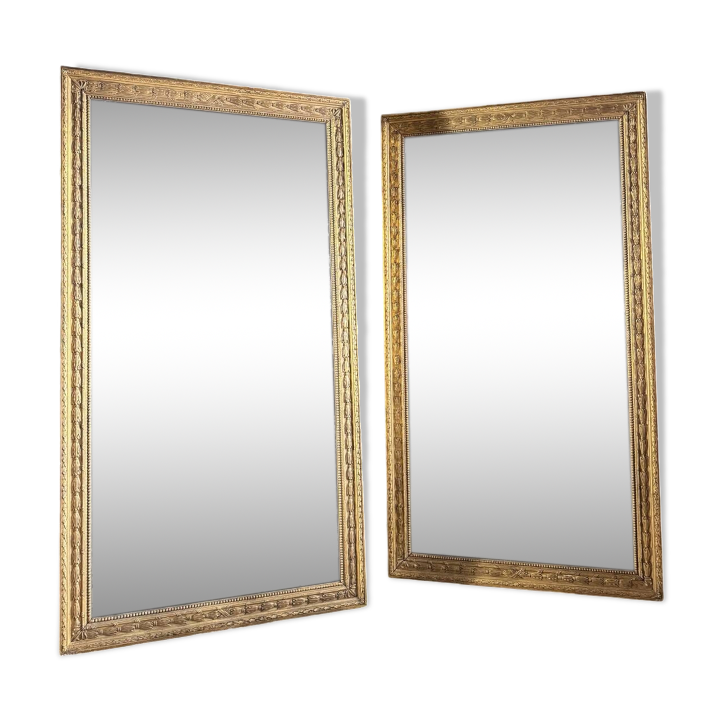 Paire De Miroirs Du Début Du XIXe En Bois Doré De Style Louis XVI