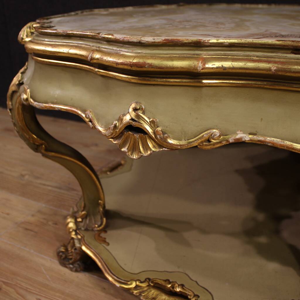 Table basse vénitienne laquée de style Louis XV du XXe siècle