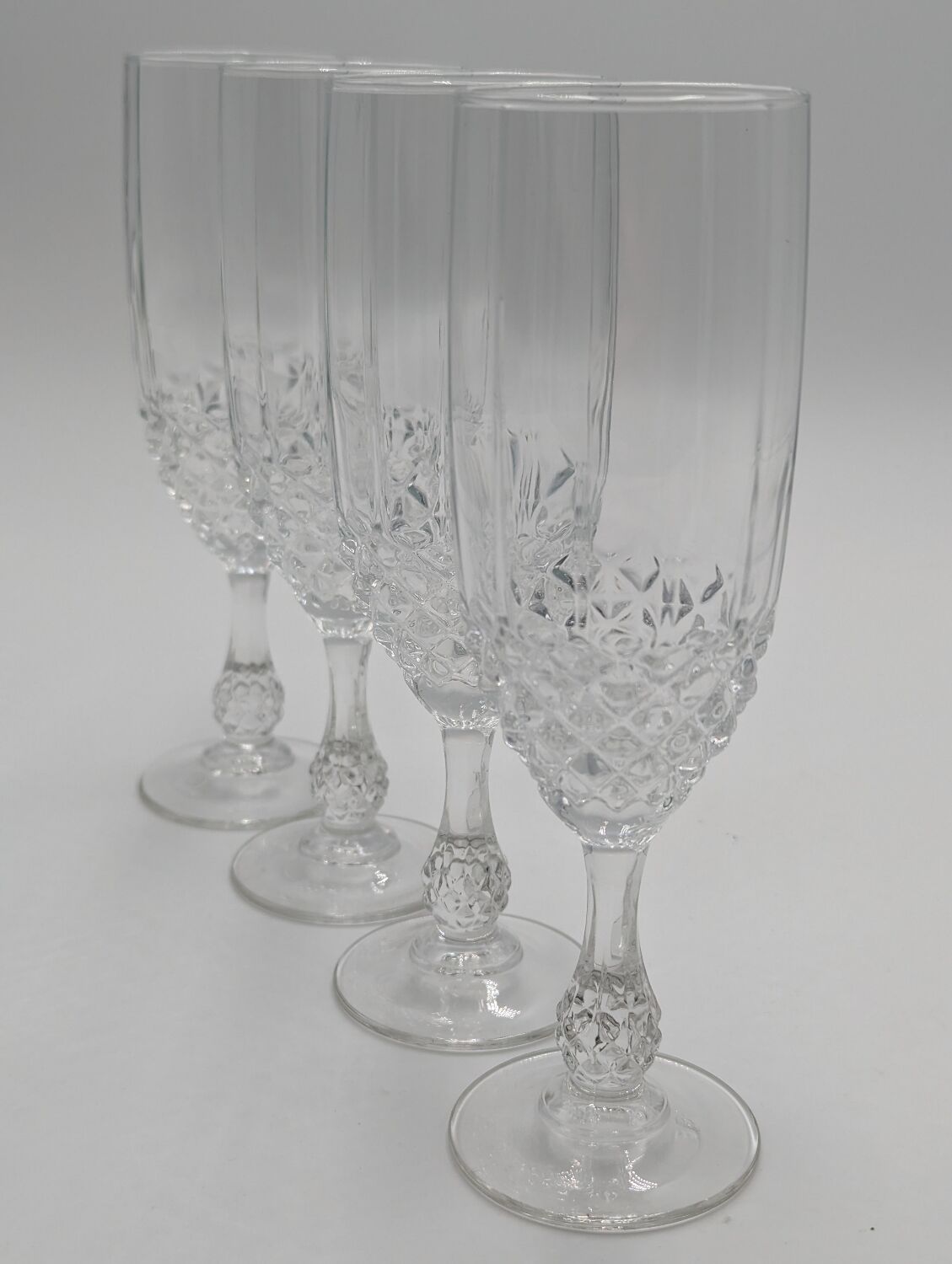 4 Luminarc glass flutes