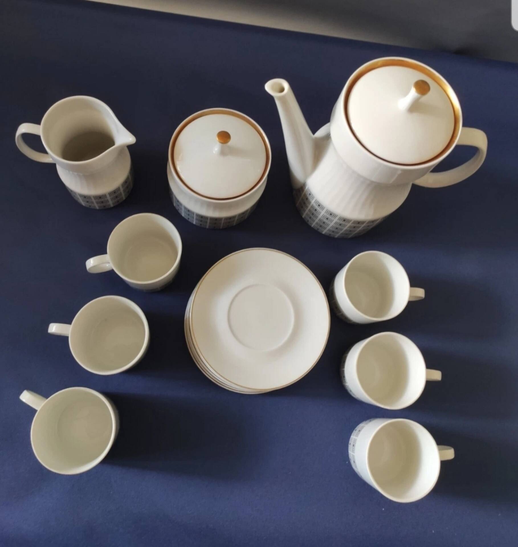 Nefertiti porcelain coffee service for 6 people.