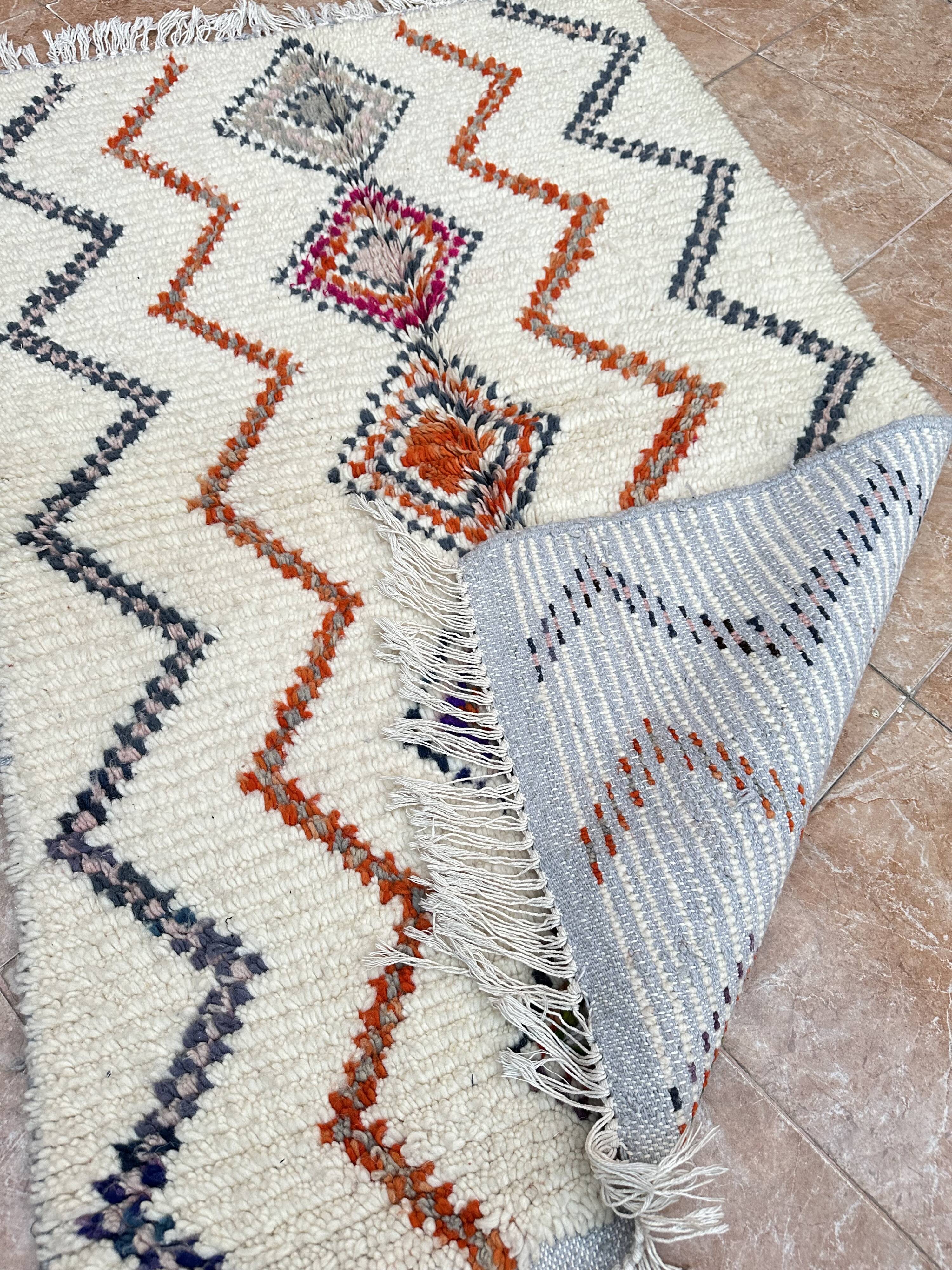 Azilal Moroccan wool rug, handmade: Berber pattern (150 x 96 cm)