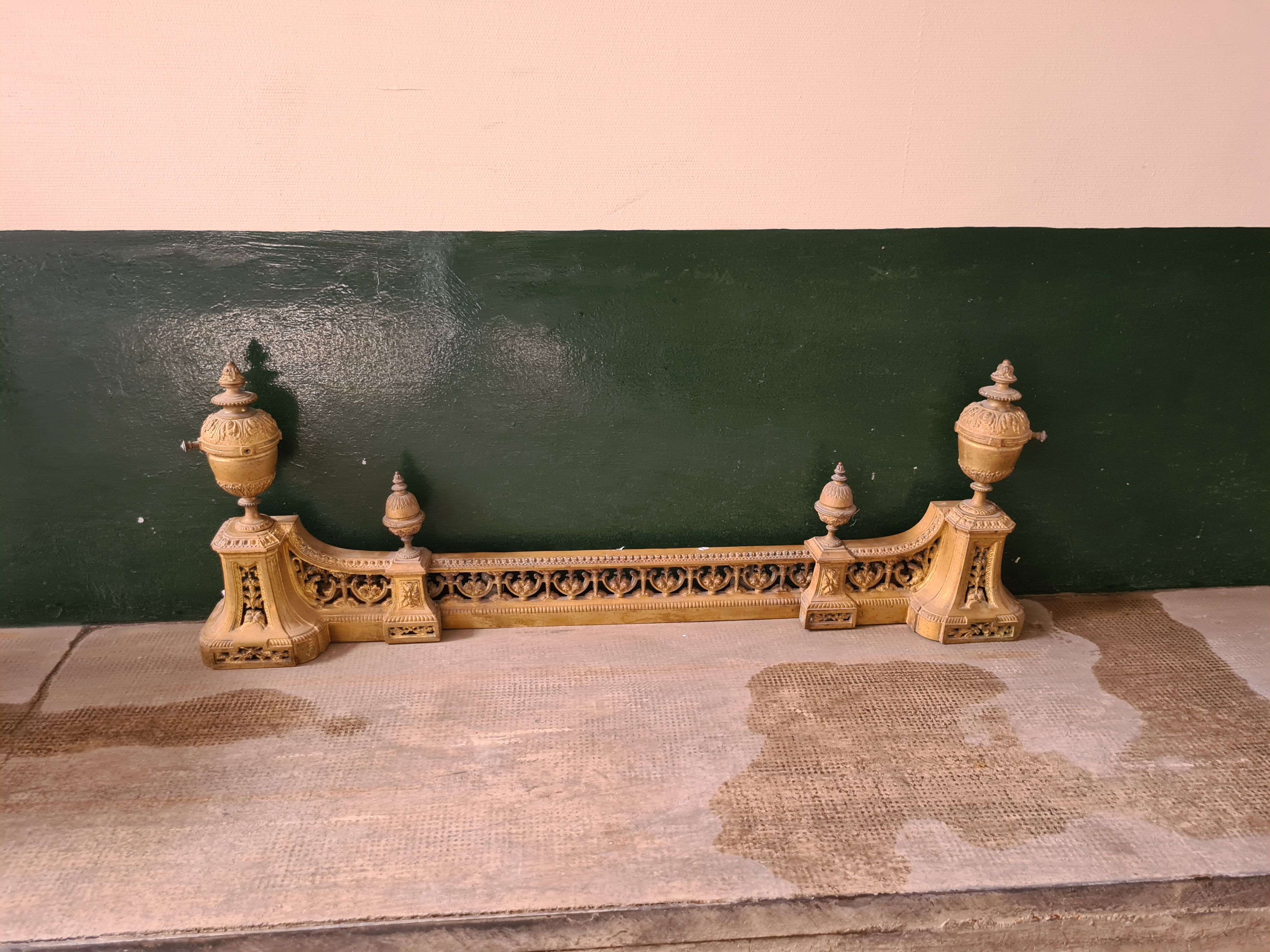 Gilded bronze fireplace hearth bar