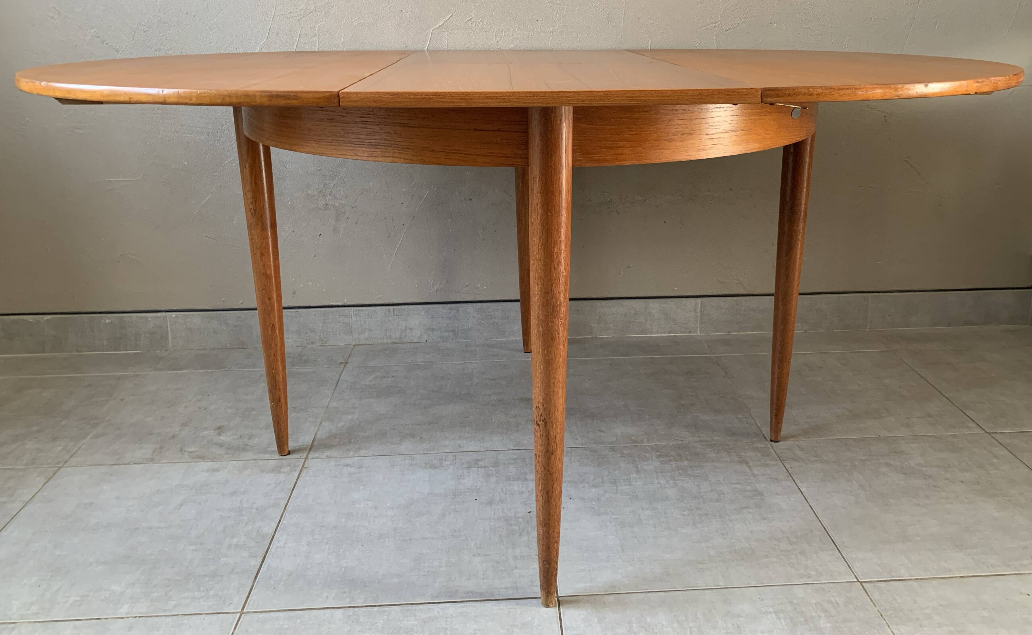 Vintage scandinavian table from the 60s extendable with butterfly extension