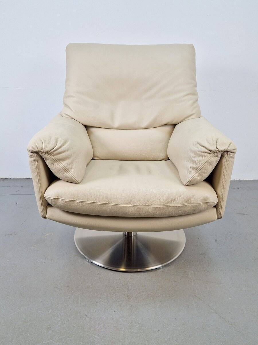 Fauteuil Cece pivotant en cuir de Leolux