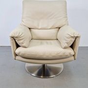 Fauteuil Cece pivotant en cuir de Leolux