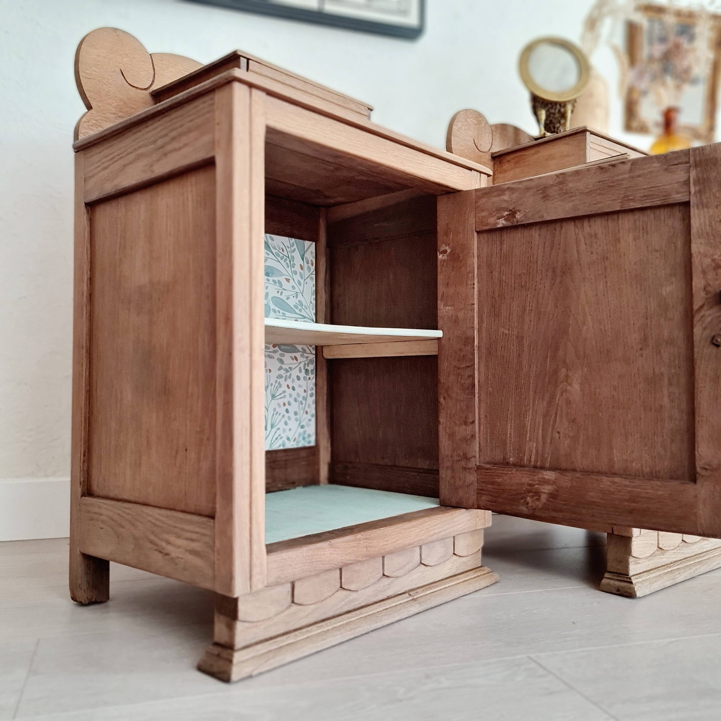 Paire de chevets Art Déco bois brut rénovés