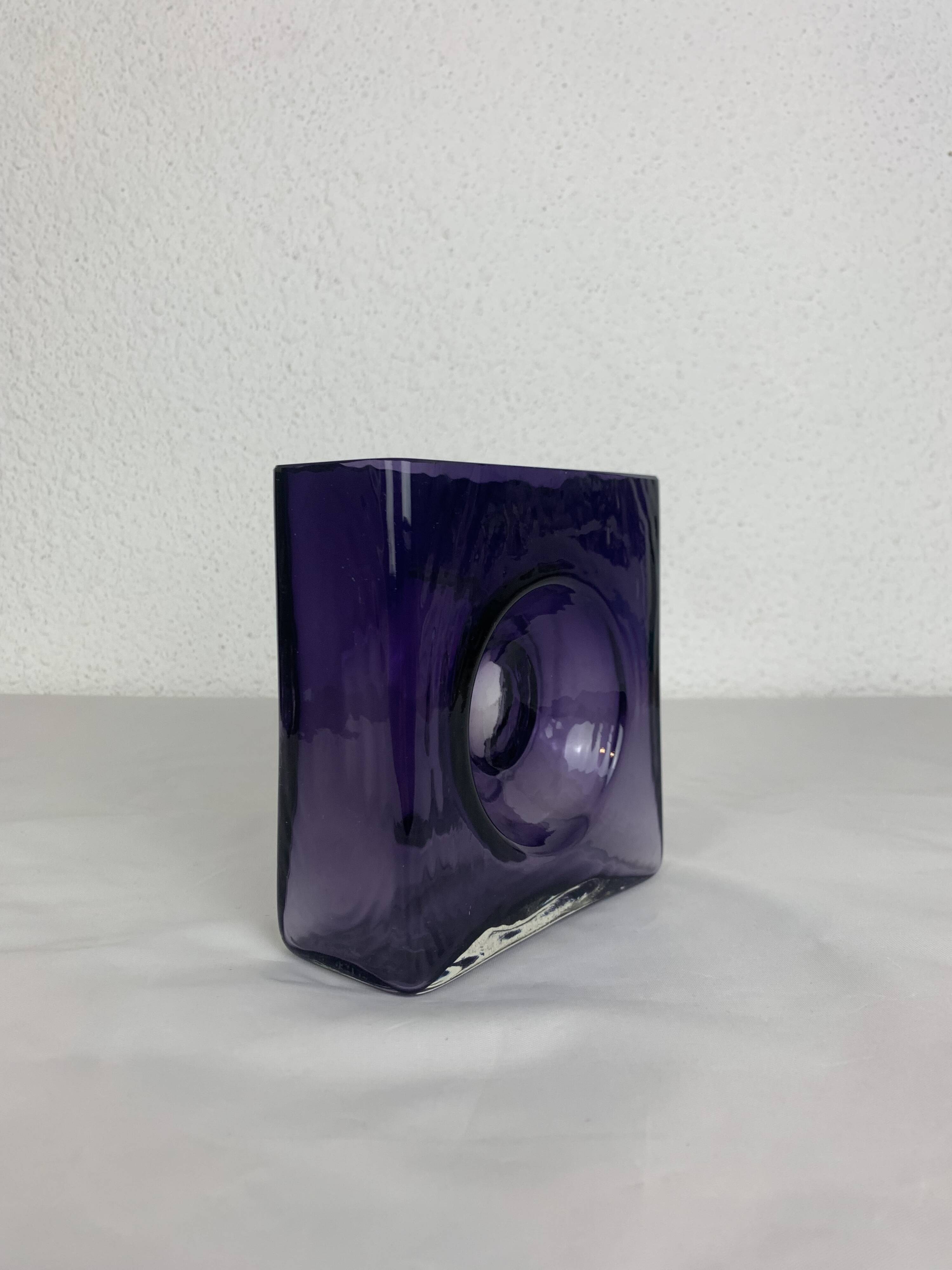 Diabolo vase signed Christian Tortu, blown glass in purple.