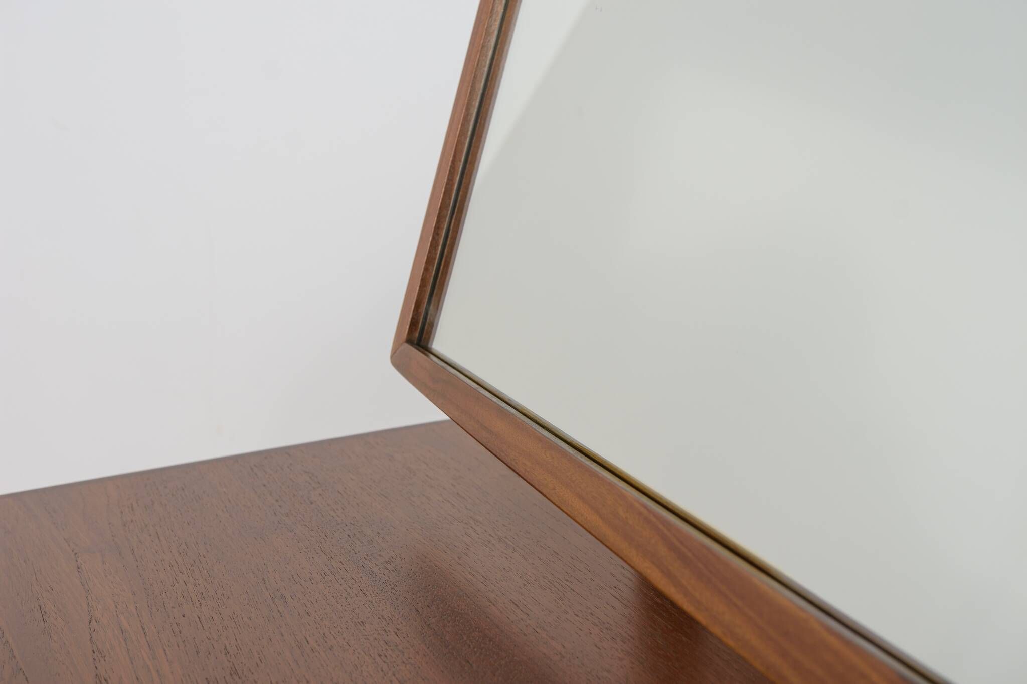 Table de maquillage en teck du milieu du siècle par Victor Wilkins pour G-Plan, Royaume-Uni, années 1960.