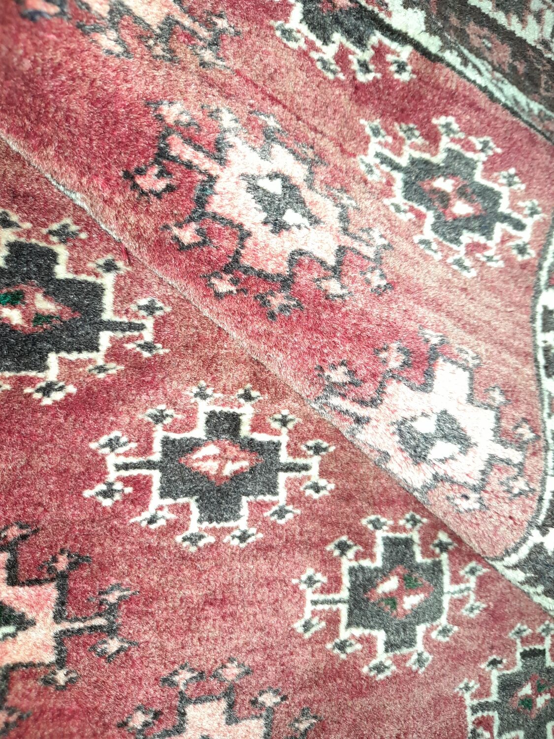 Handmade oriental rug 1.12 x 0.81m