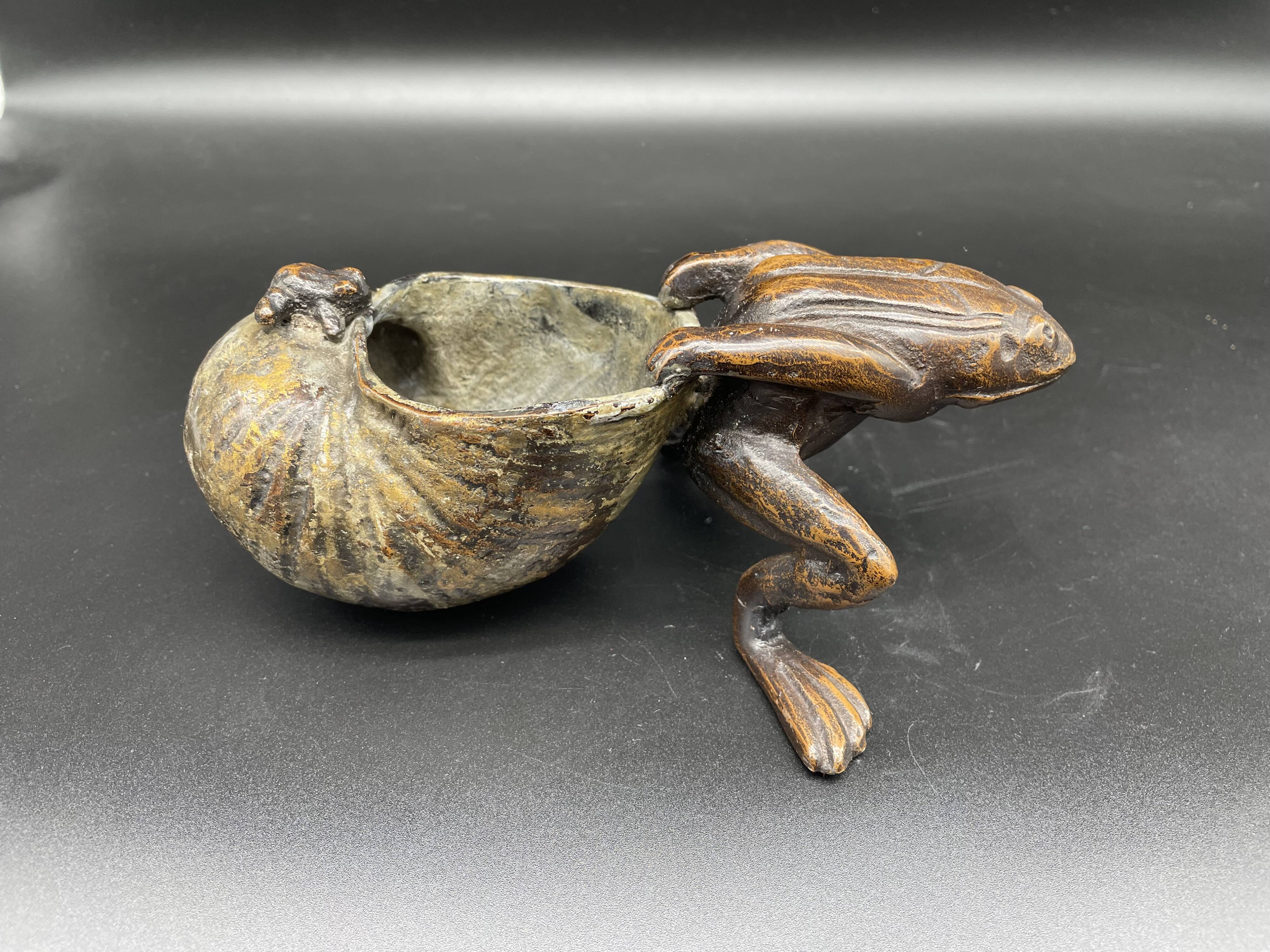 Frog, pulling snail shell, bronze sculpture, empty pocket, jewelry storage, collection