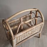 Heart-shaped rattan magazine rack