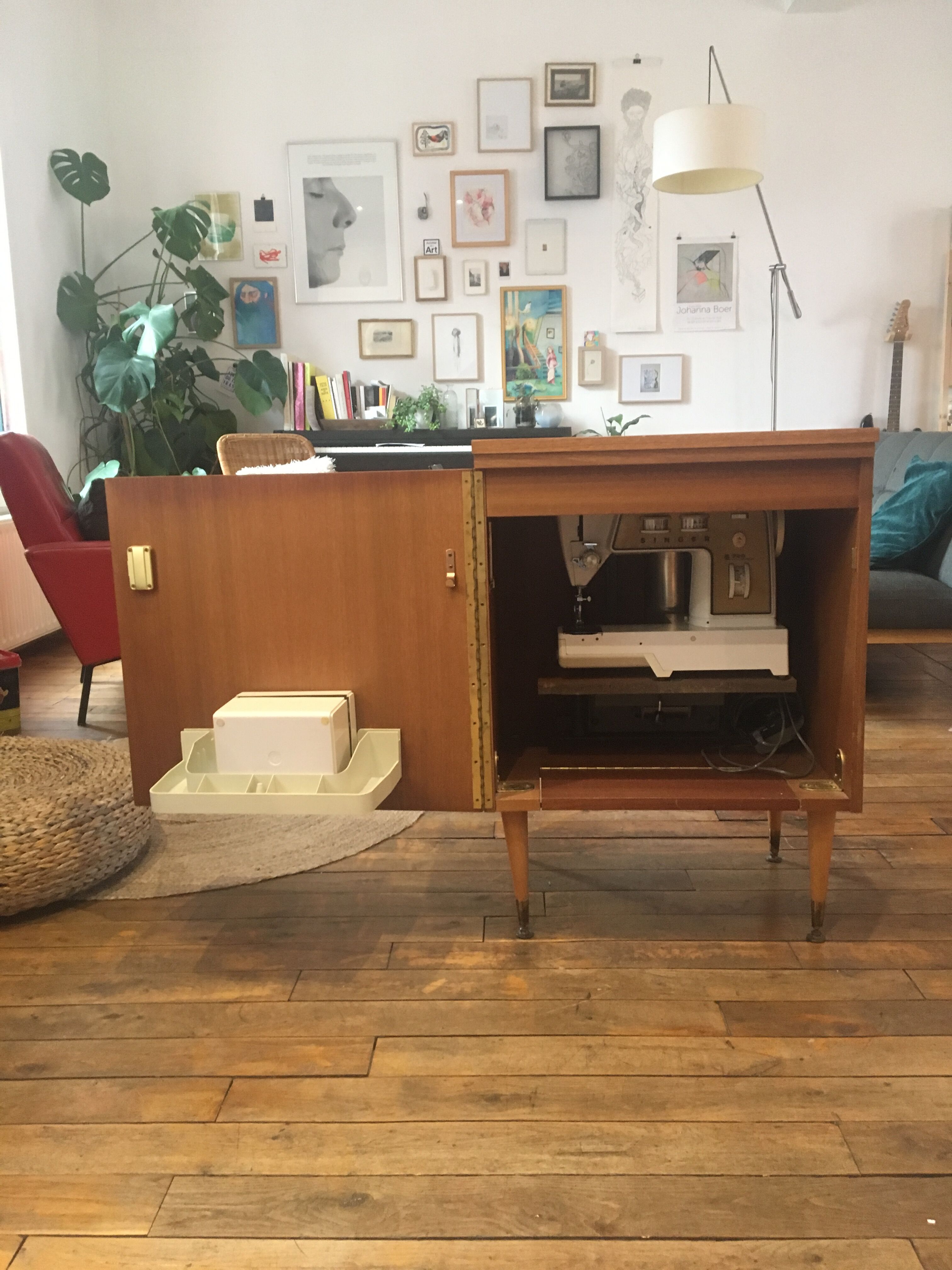 Sewing furniture machine singer