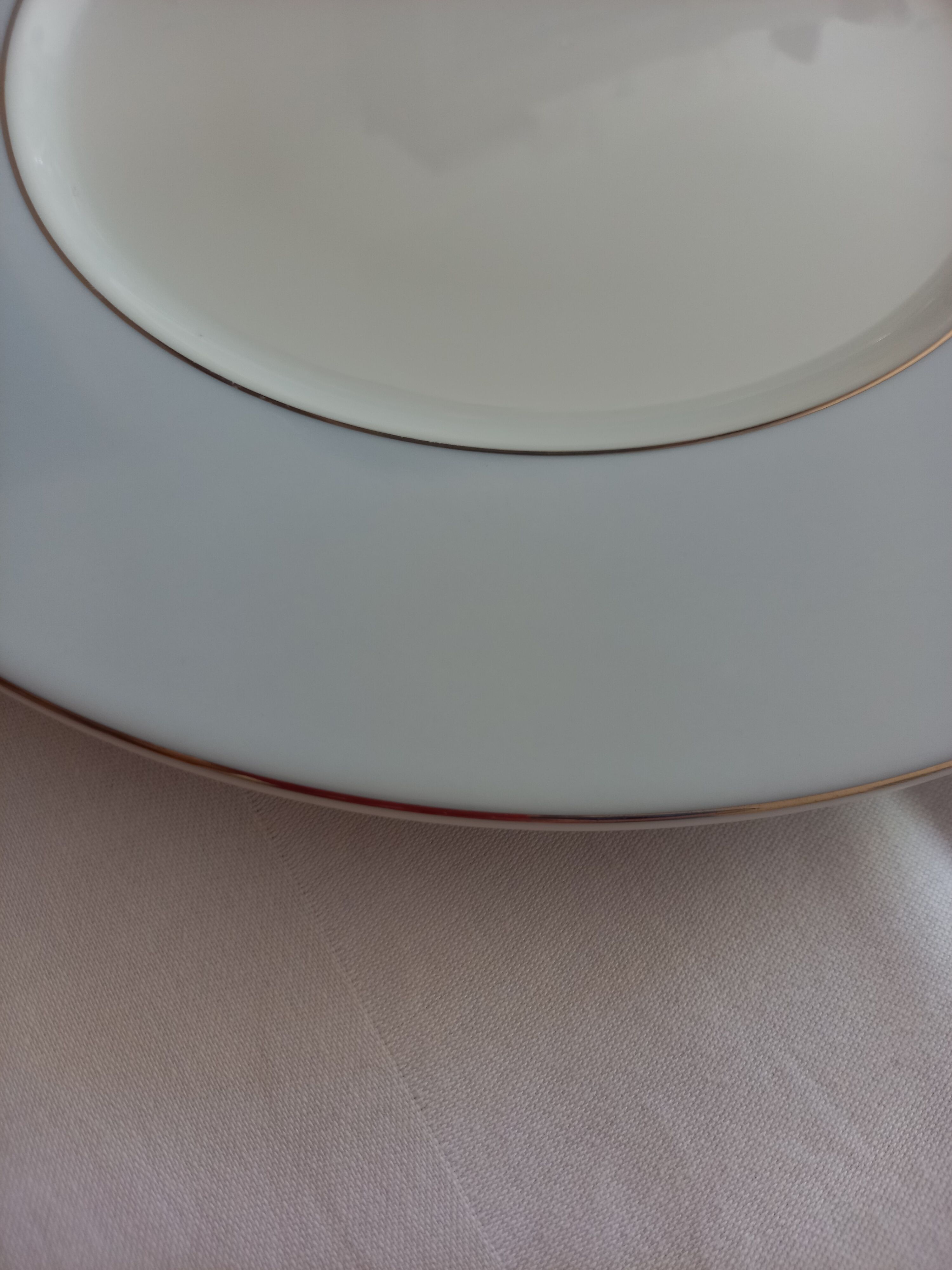 Set of 4 Guy Degrenne presentation plates