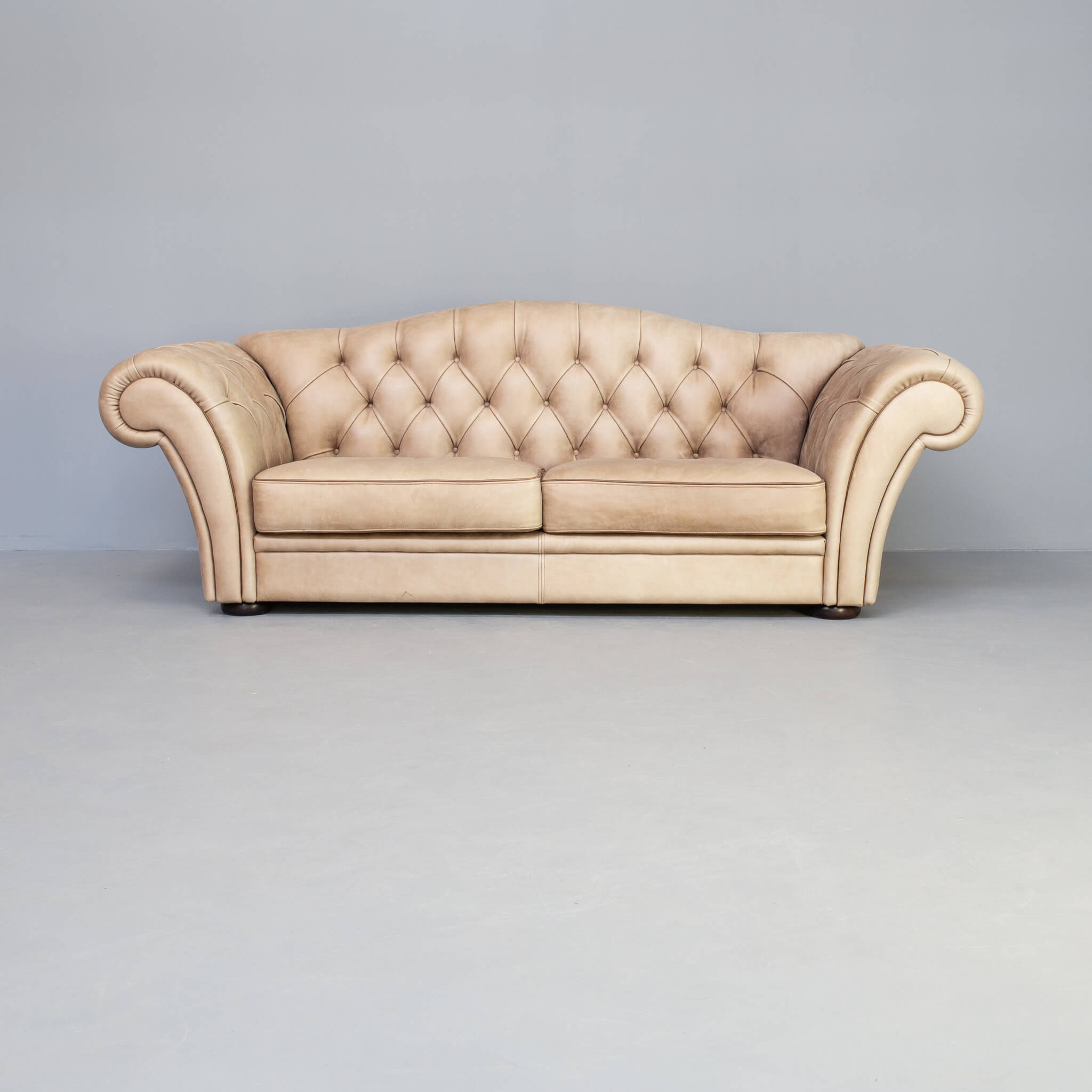 00s IDP italia ‘sahara’ chesterfield sofa