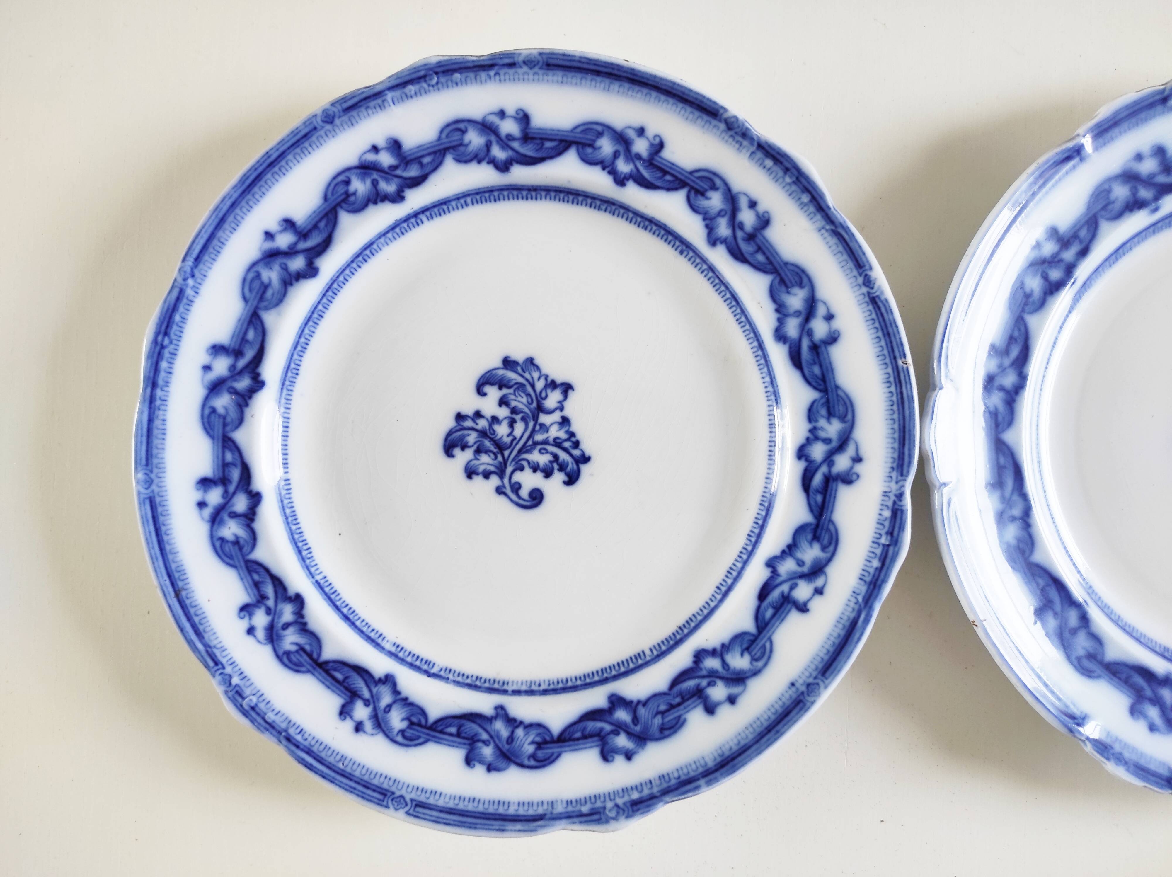 Pair of English earthenware plates, leaf pattern.
