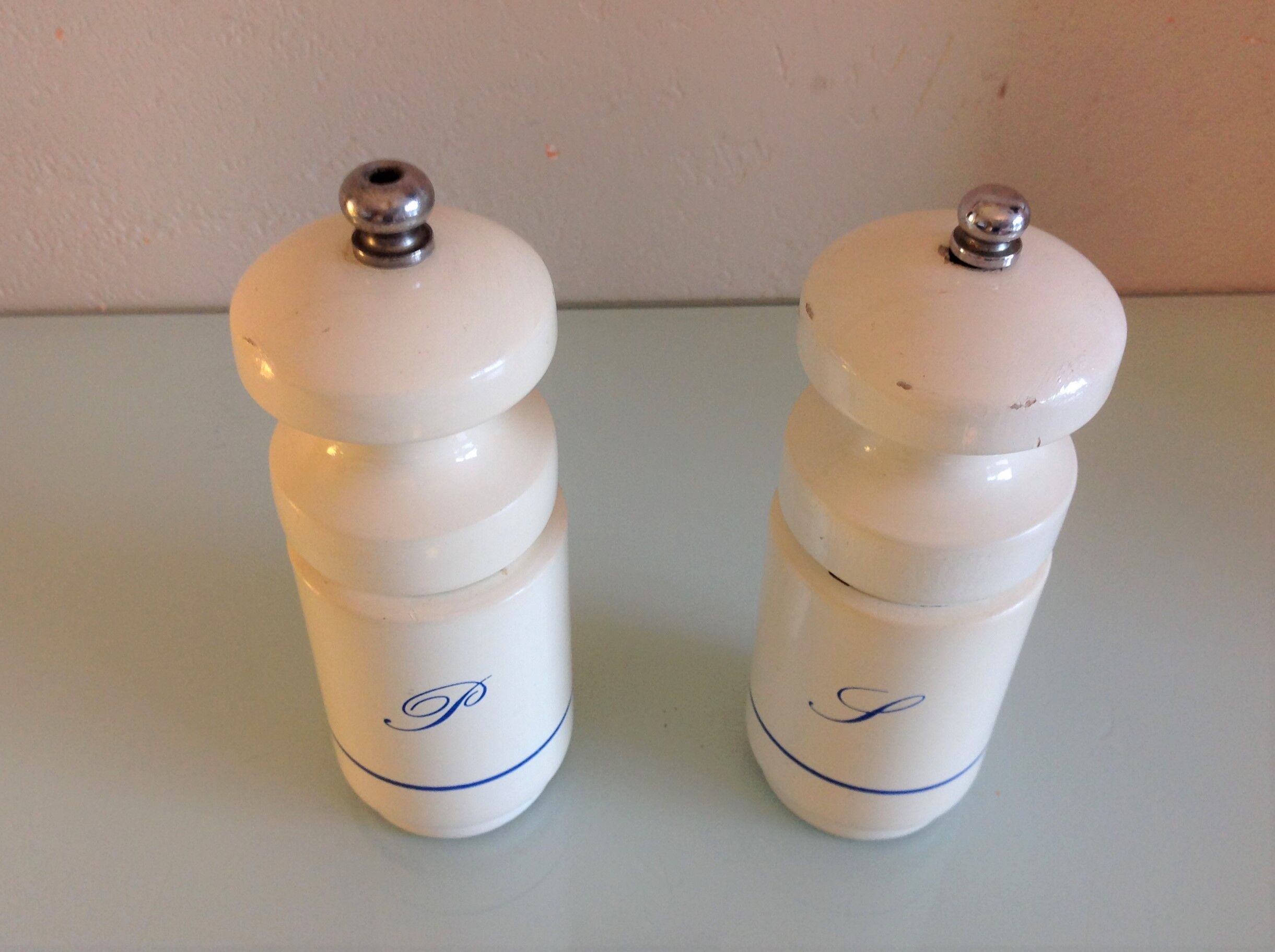 White wood pepper and salt mills by Borel France / vintage 70s