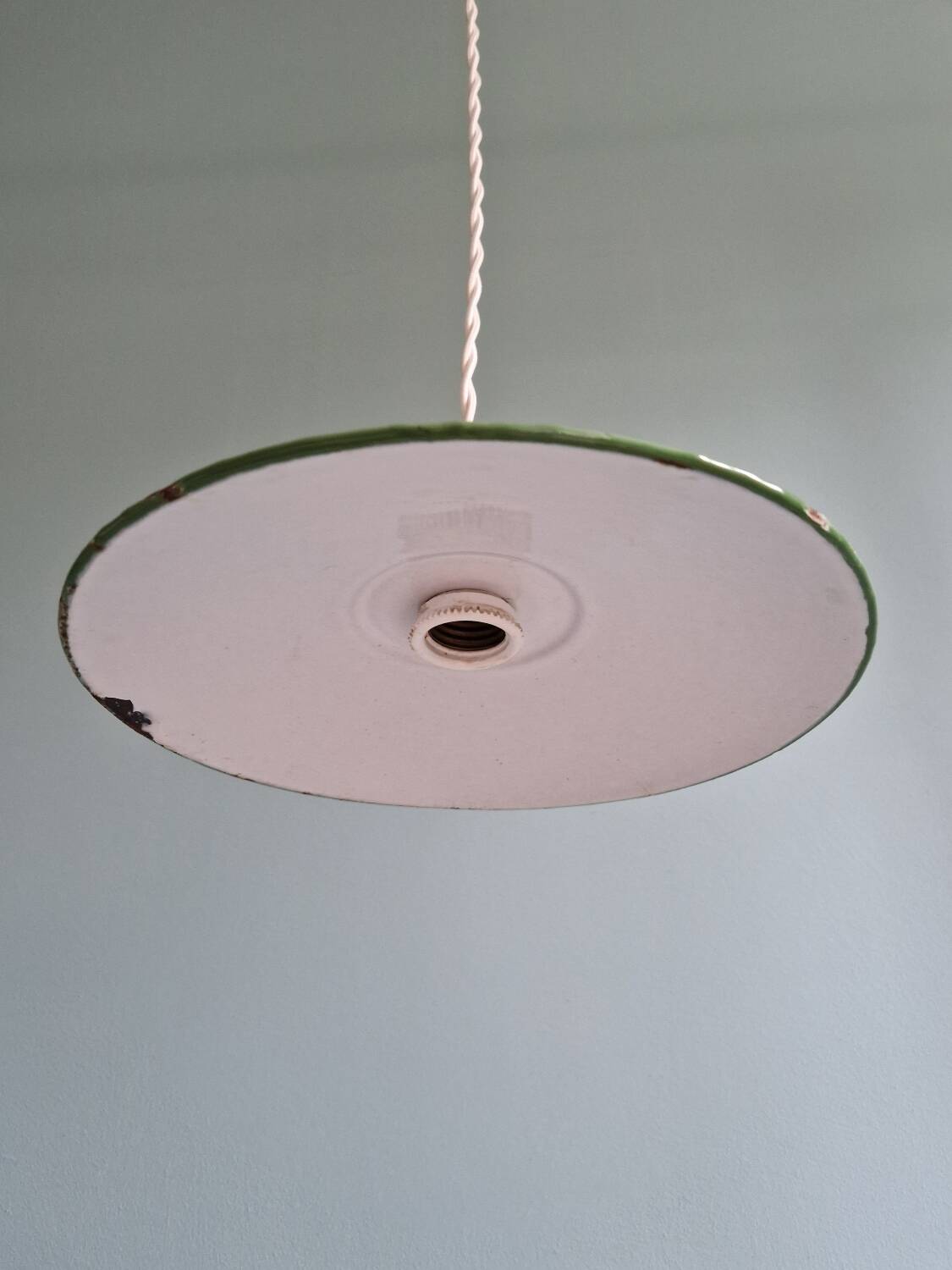 Industrial pendant light in green enamelled sheet metal, 1930s-40s